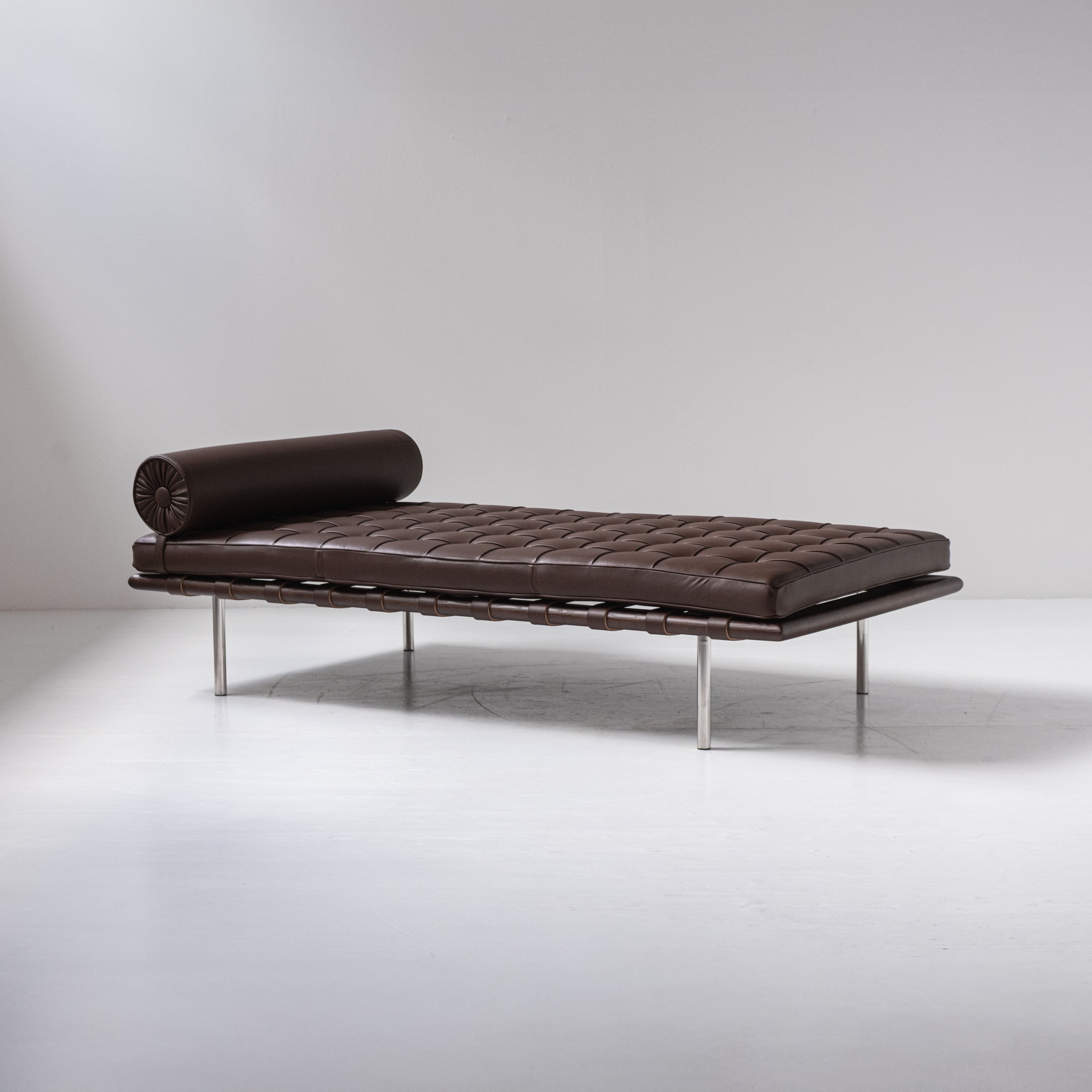 Knoll - Ludwig Mies van der Rohe - Daybed - Barcelona day bed - Acciaio, Pelle, Legno - Nuovo