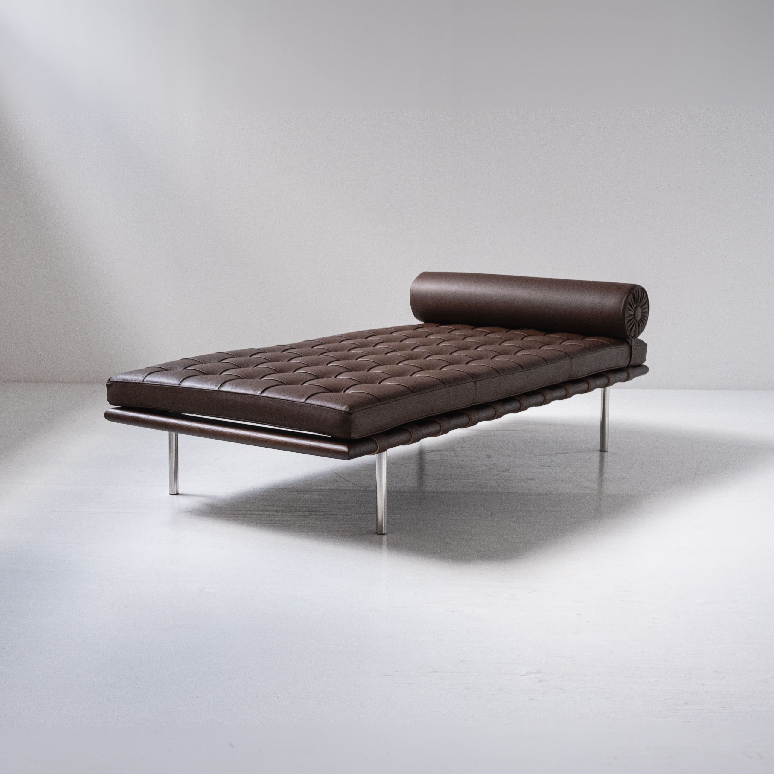 Knoll - Ludwig Mies van der Rohe - Daybed - Barcelona day bed - Acciaio, Pelle, Legno - Nuovo