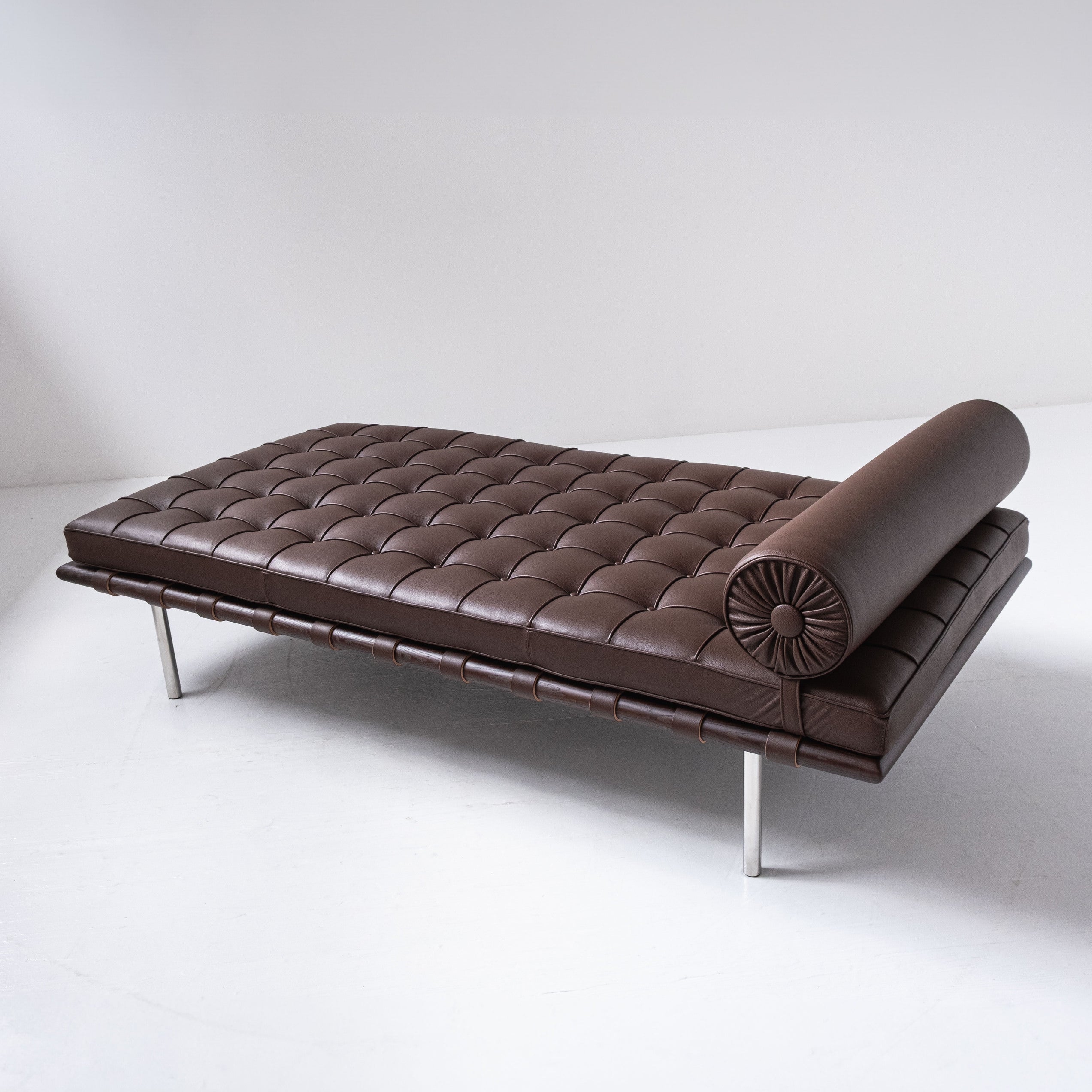 Knoll - Ludwig Mies van der Rohe - Daybed - Barcelona day bed - Acciaio, Pelle, Legno - Nuovo