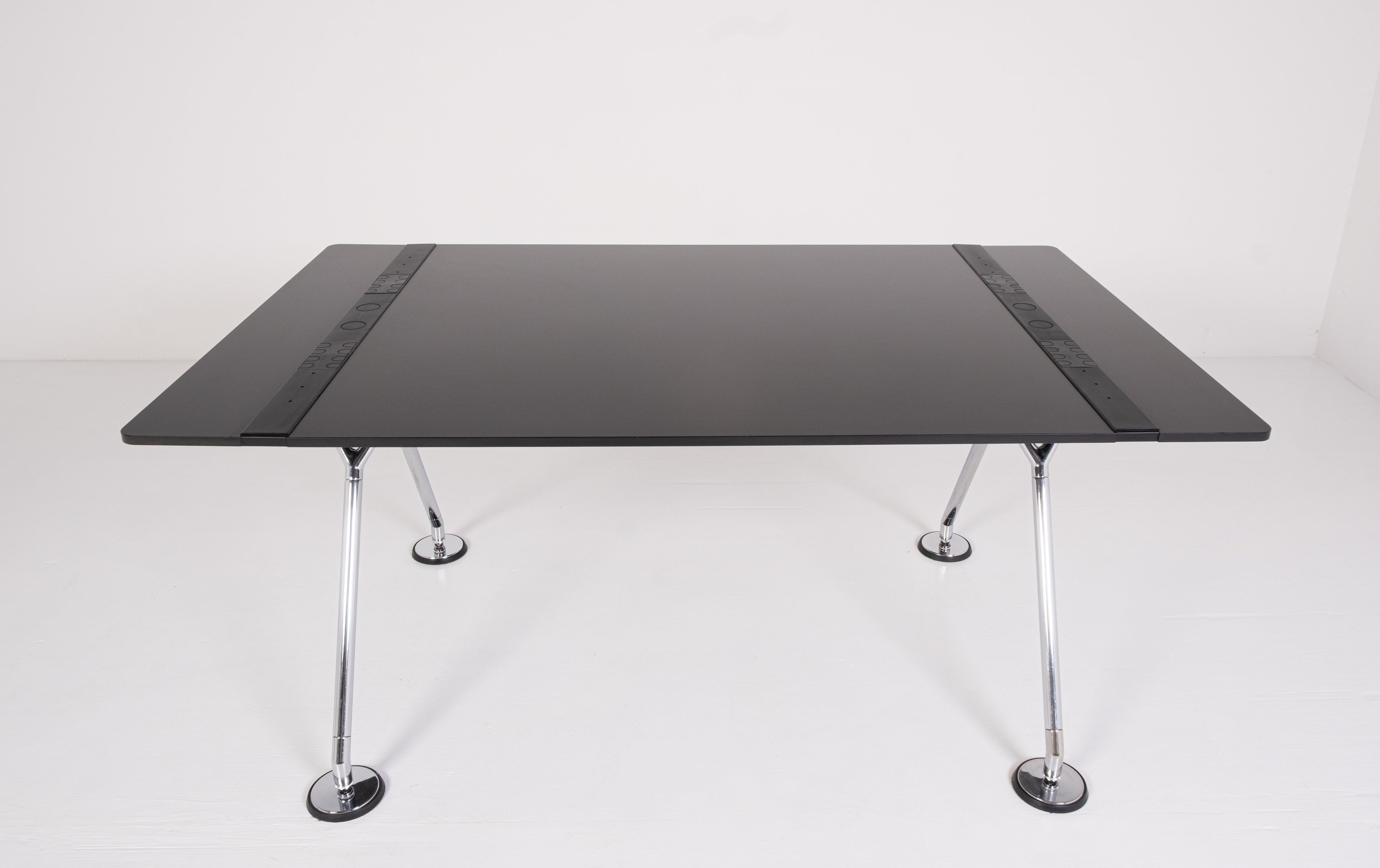 Tecno - Norman Foster - Nomos Desk - Laminate