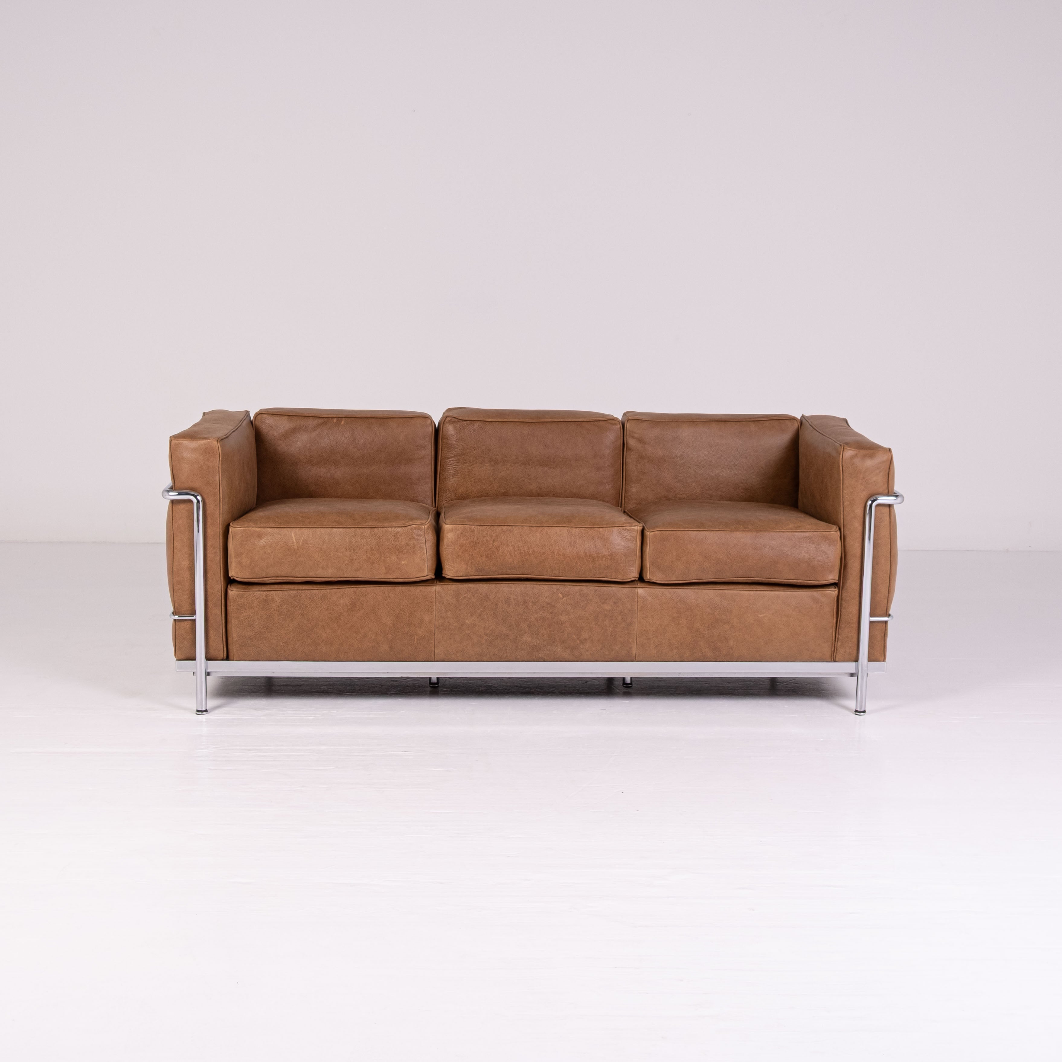 Divano LC2 (tre posti) di Le Corbusier, Pierre Jeanneret e Charlotte Perriand per Cassina