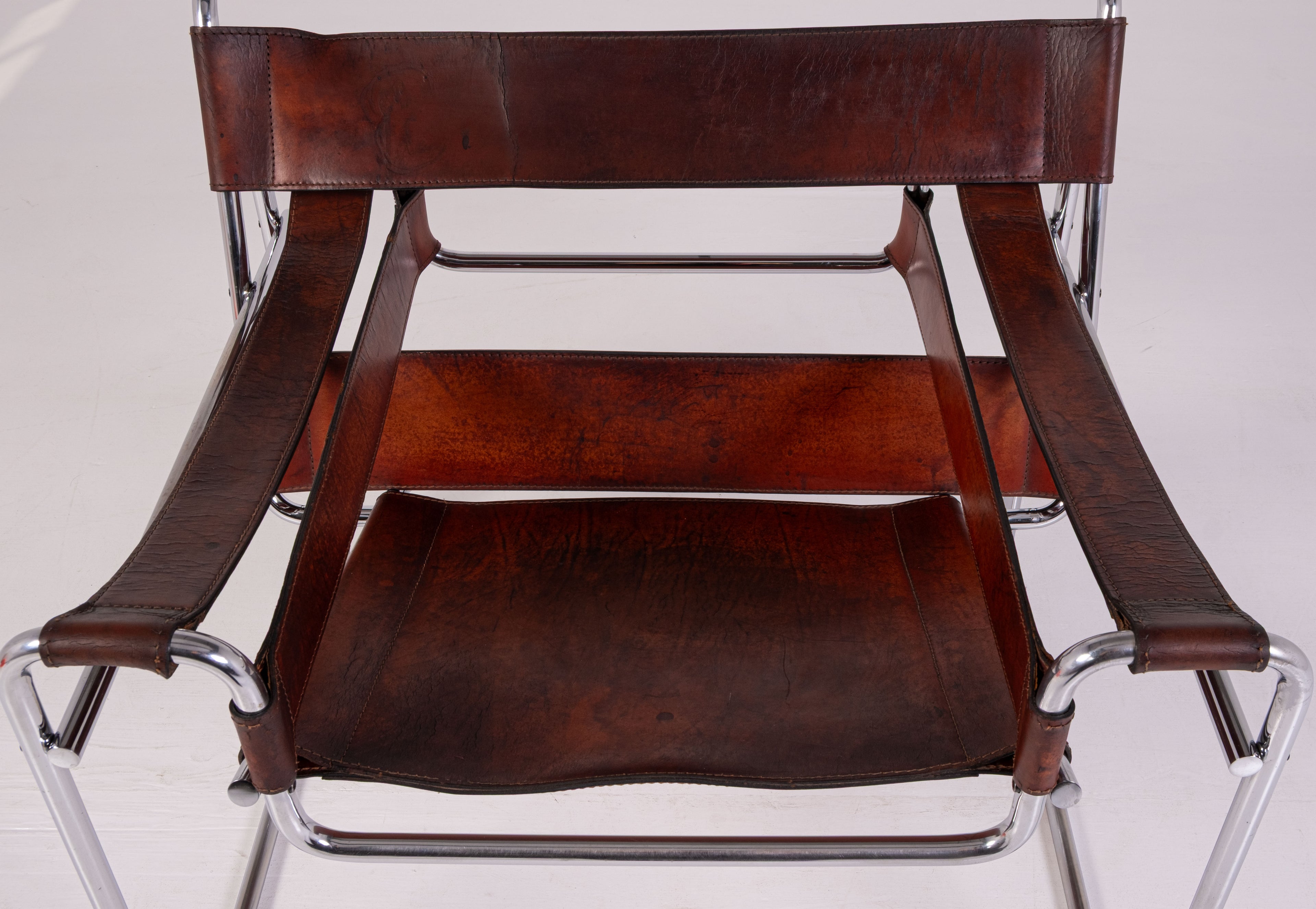 Poltrona - Acciaio, Pelle - Icona di Carattere: Sedia 'Wassily' B3 di Marcel Breuer per Gavina – Edizione in Cuoio Cognac