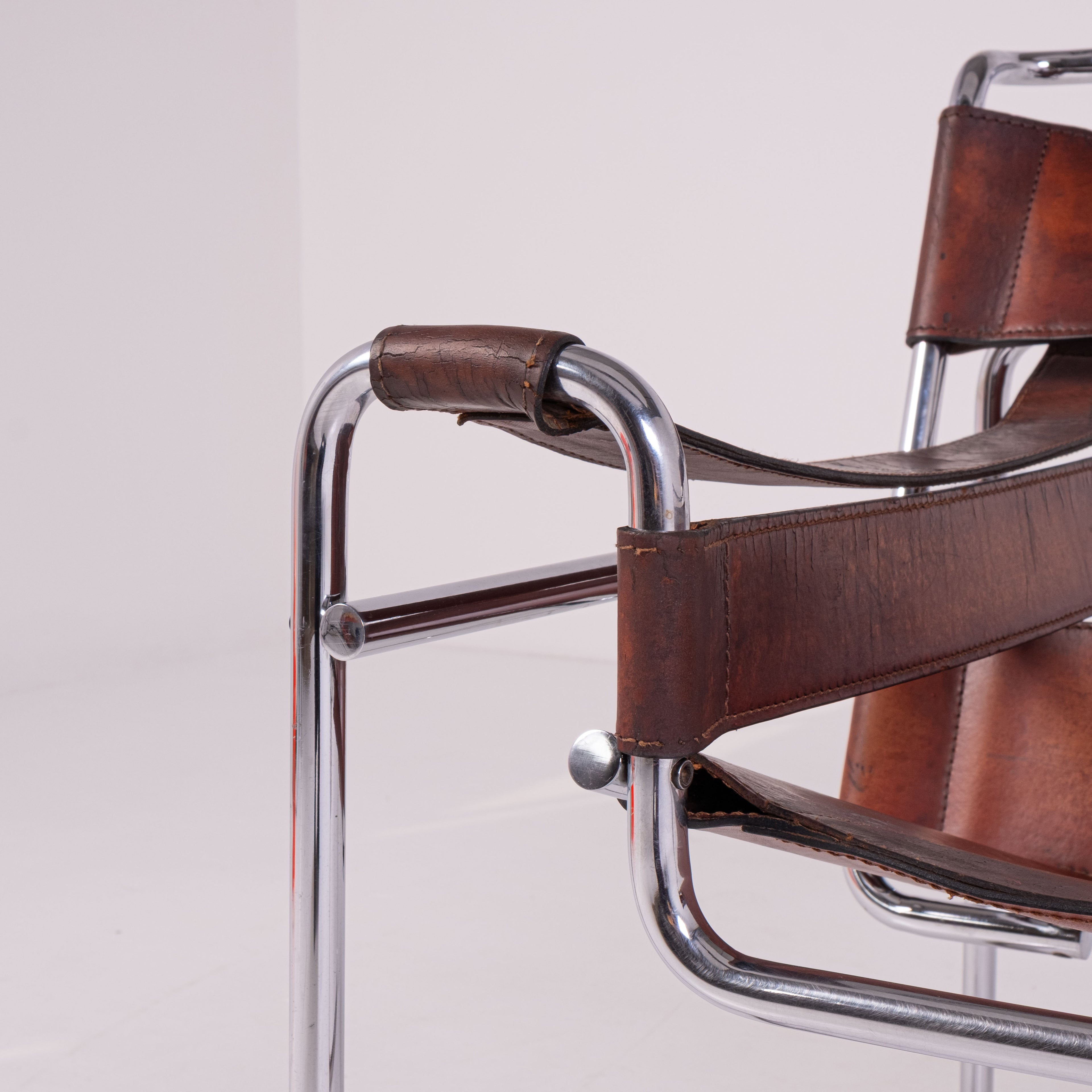 Poltrona - Acciaio, Pelle - Icona di Carattere: Sedia 'Wassily' B3 di Marcel Breuer per Gavina – Edizione in Cuoio Cognac