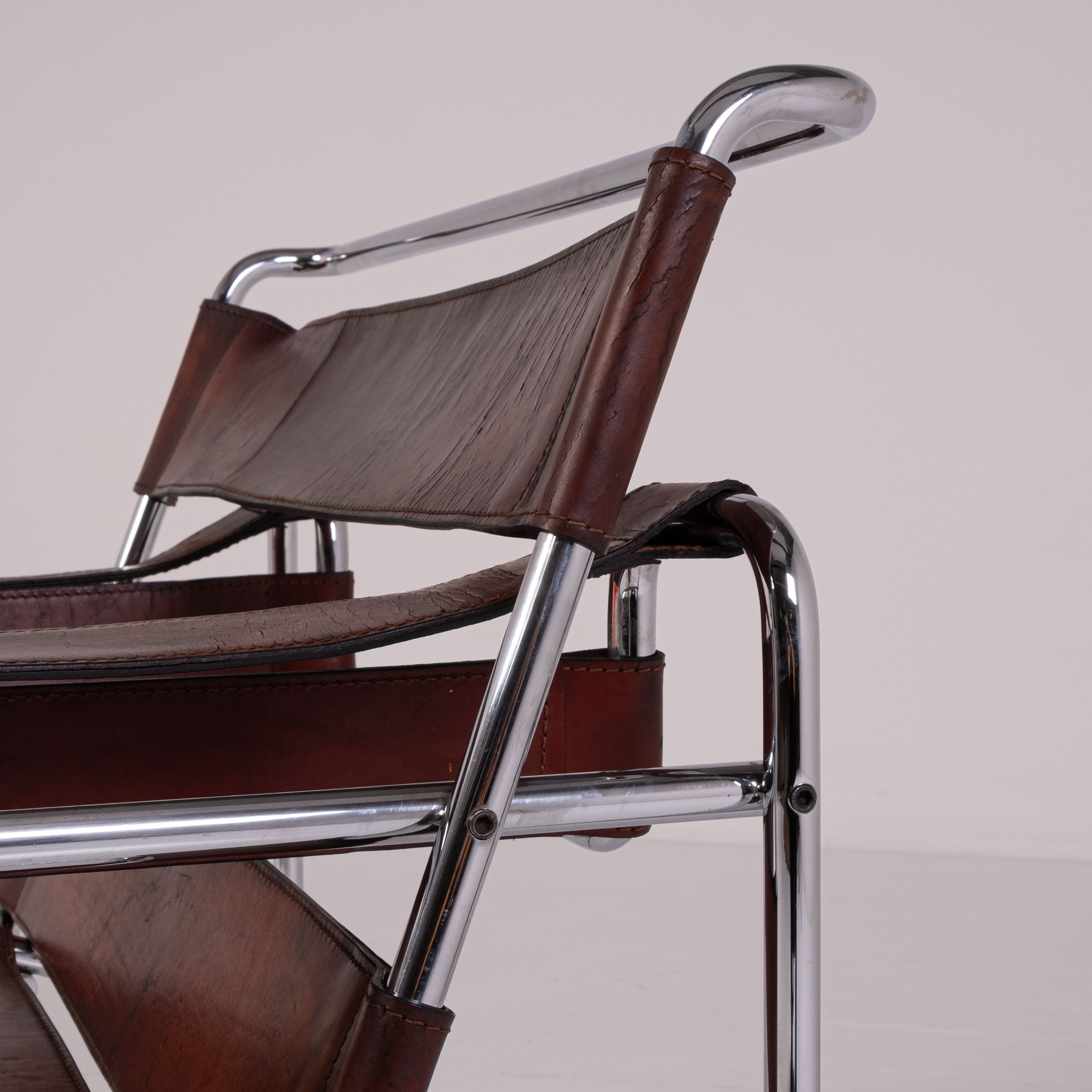 Poltrona - Acciaio, Pelle - Icona di Carattere: Sedia 'Wassily' B3 di Marcel Breuer per Gavina – Edizione in Cuoio Cognac