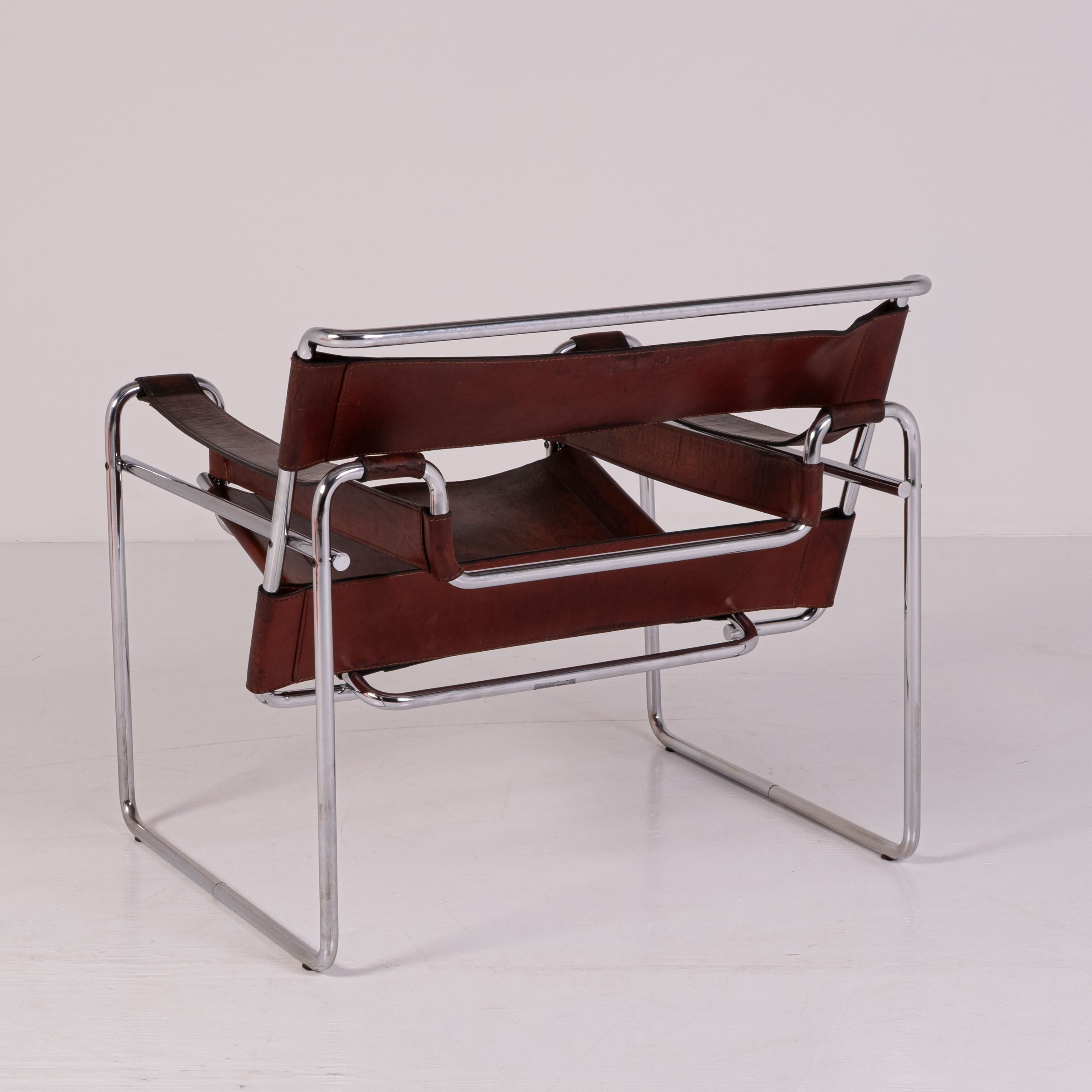 Poltrona - Acciaio, Pelle - Icona di Carattere: Sedia 'Wassily' B3 di Marcel Breuer per Gavina – Edizione in Cuoio Cognac