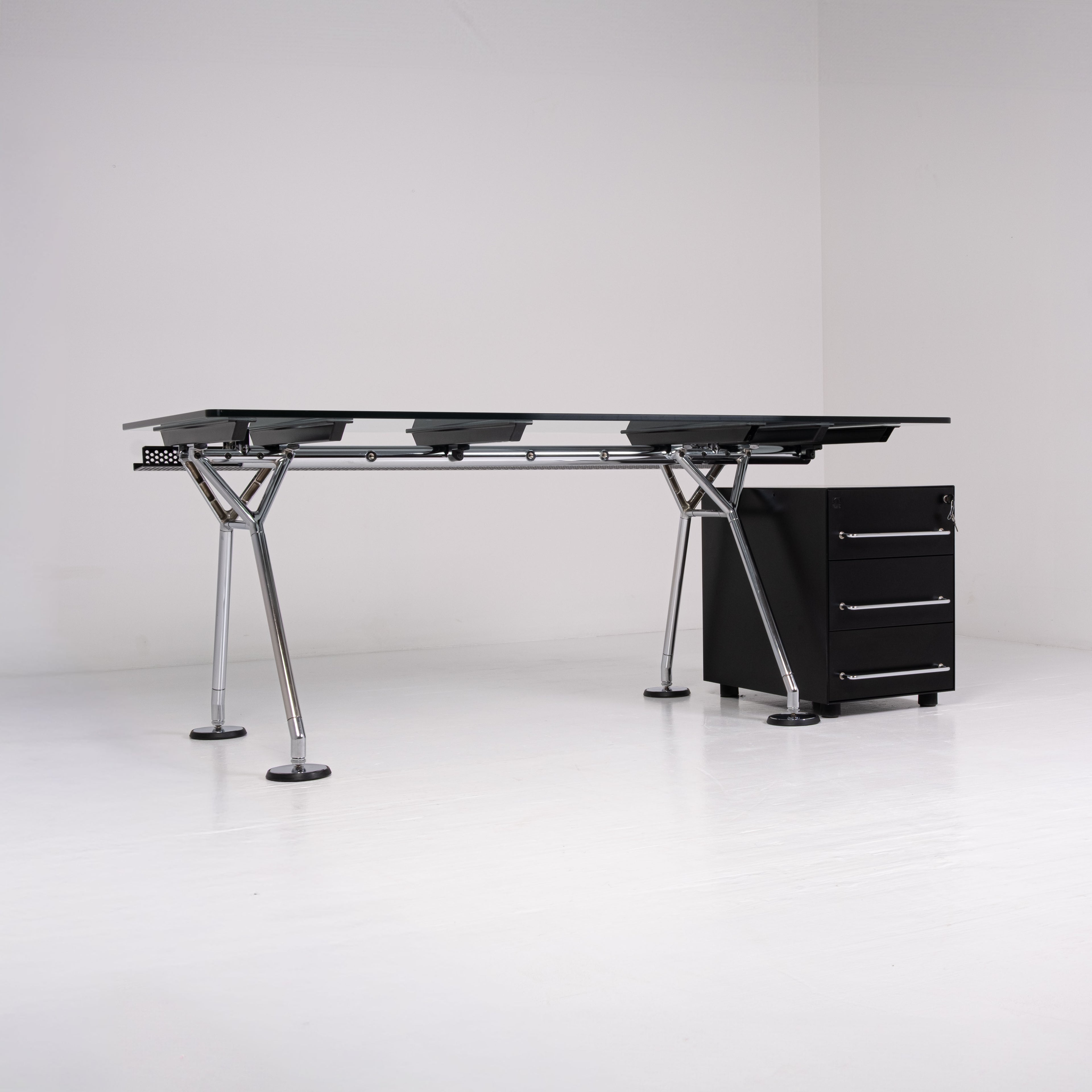 Bureau Nomos de Norman Foster pour Tecno