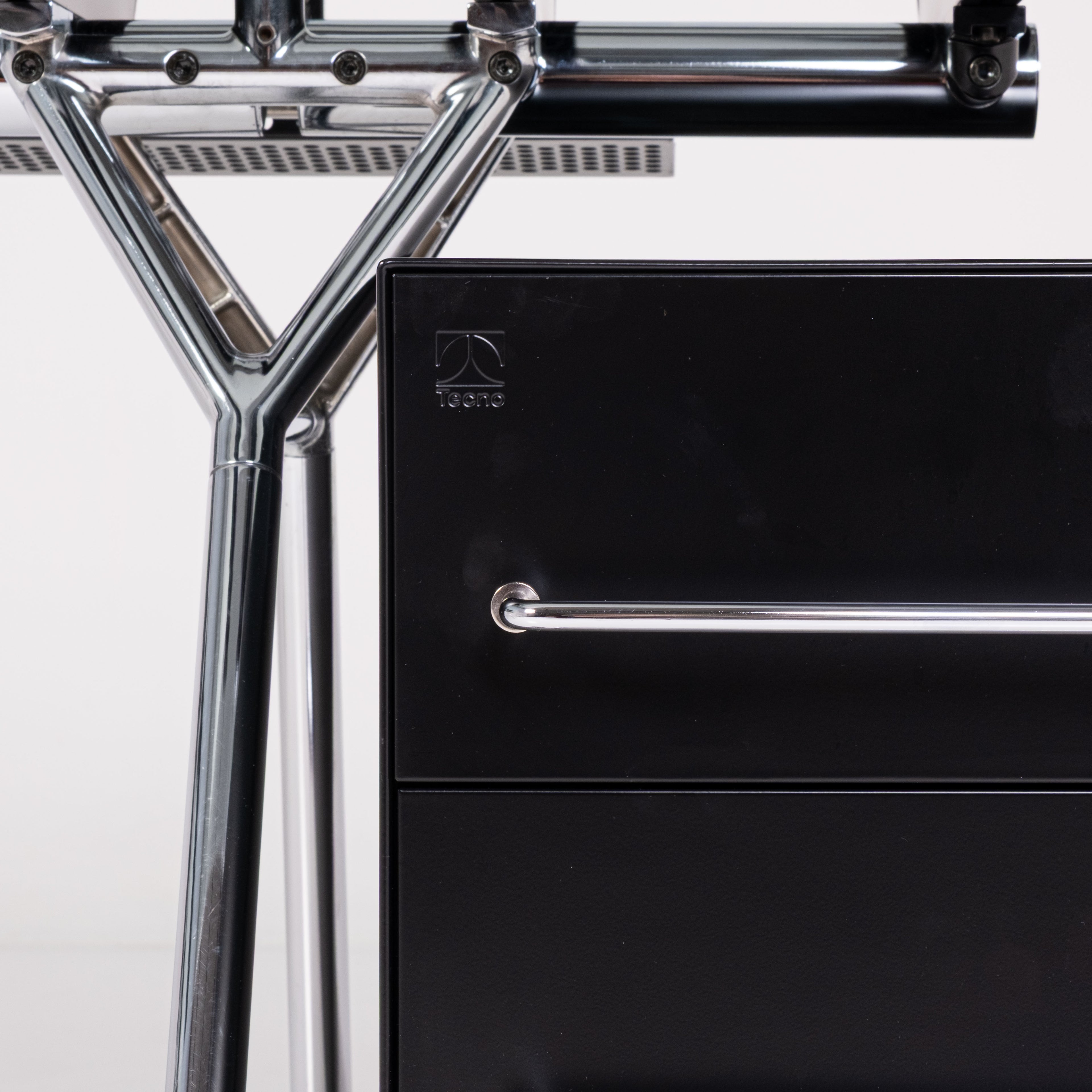 Bureau Nomos de Norman Foster pour Tecno