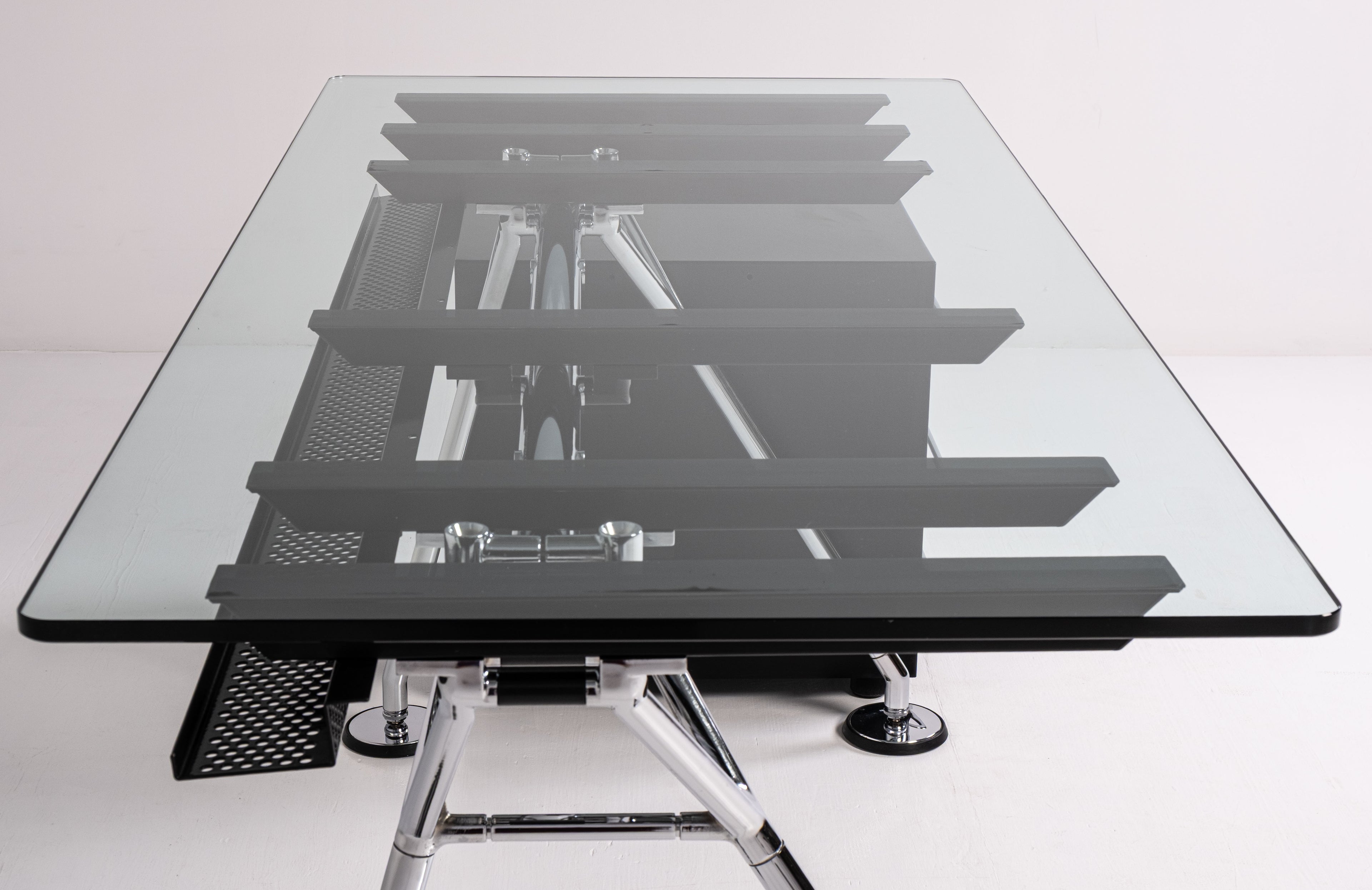 Bureau Nomos de Norman Foster pour Tecno