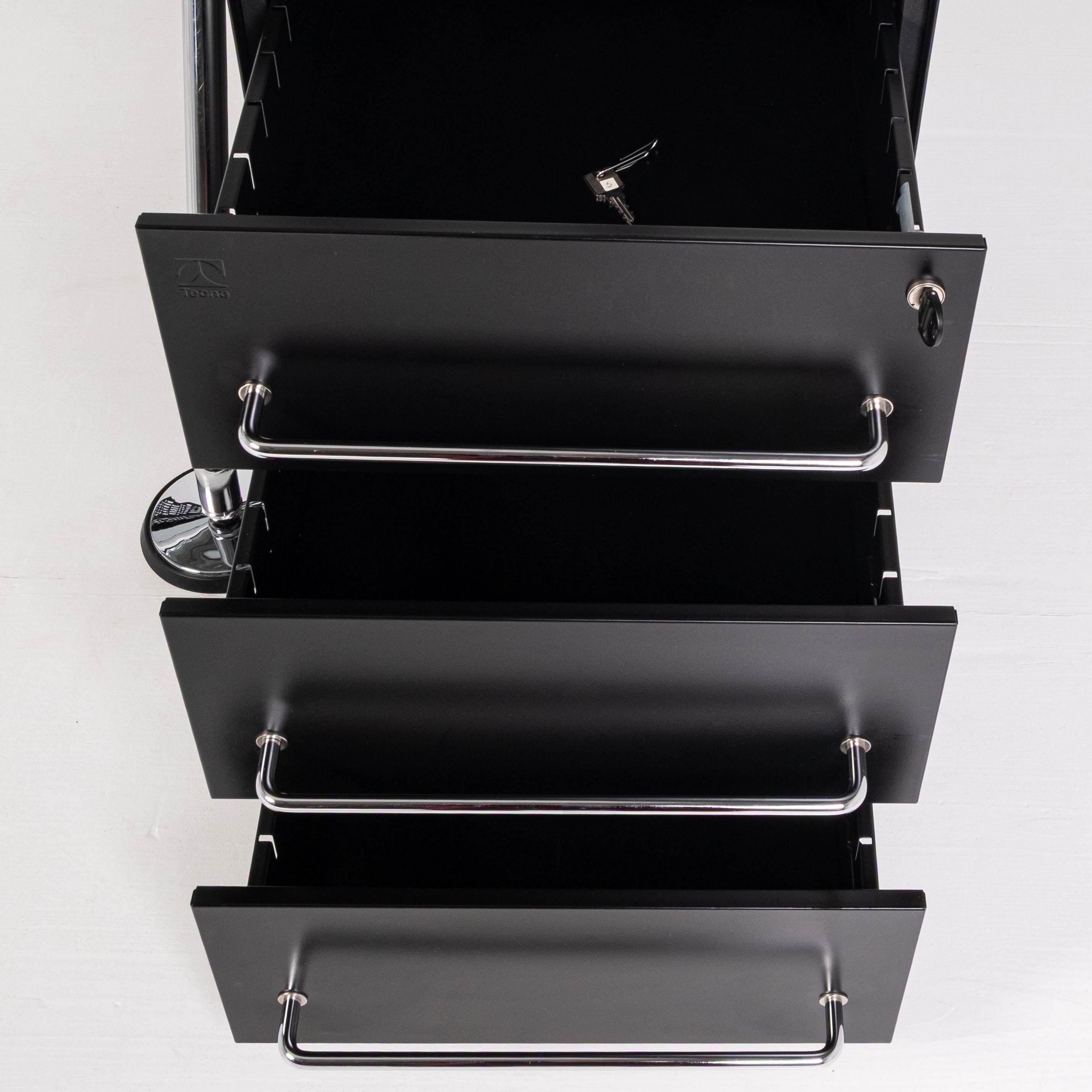Bureau Nomos de Norman Foster pour Tecno