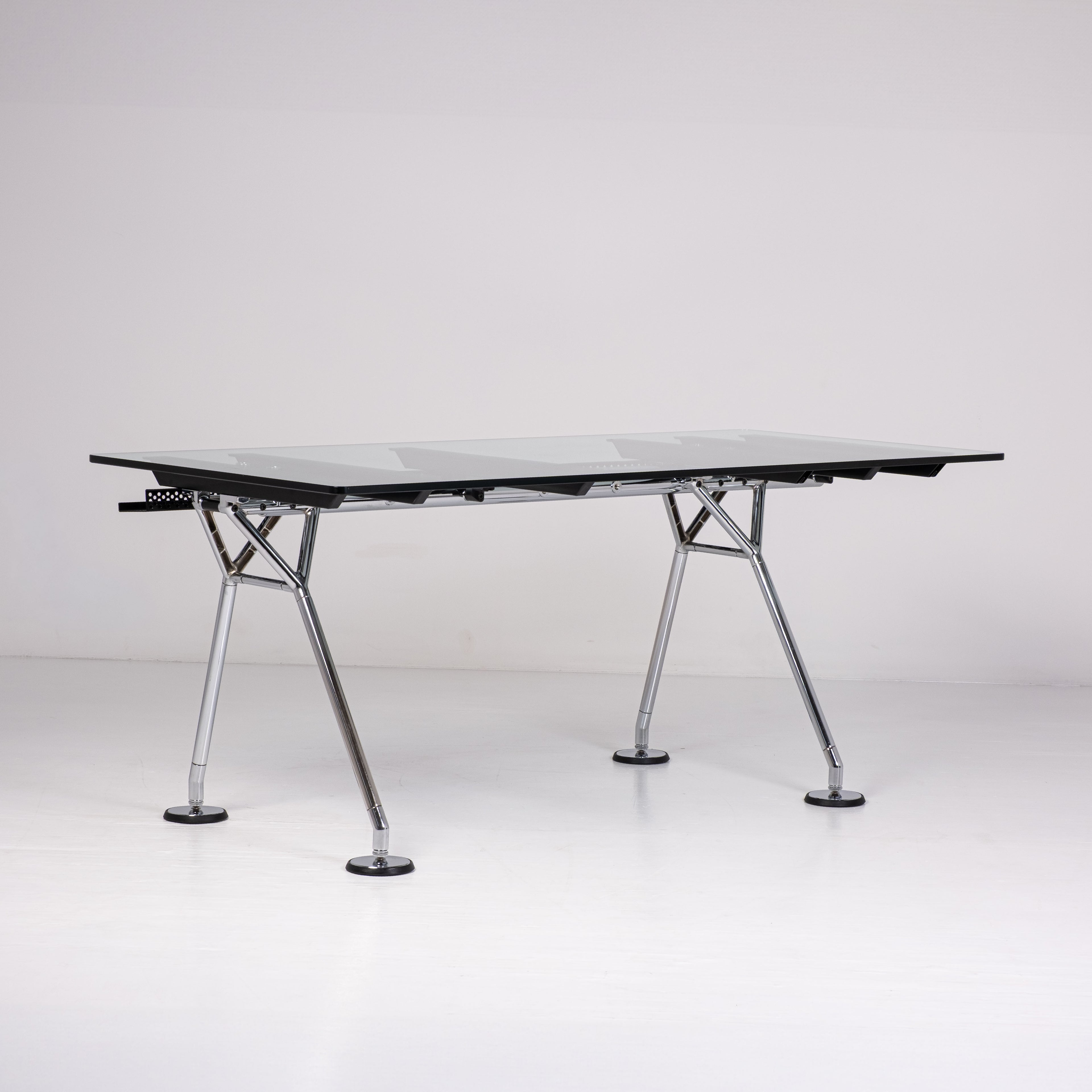 Bureau Nomos de Norman Foster pour Tecno