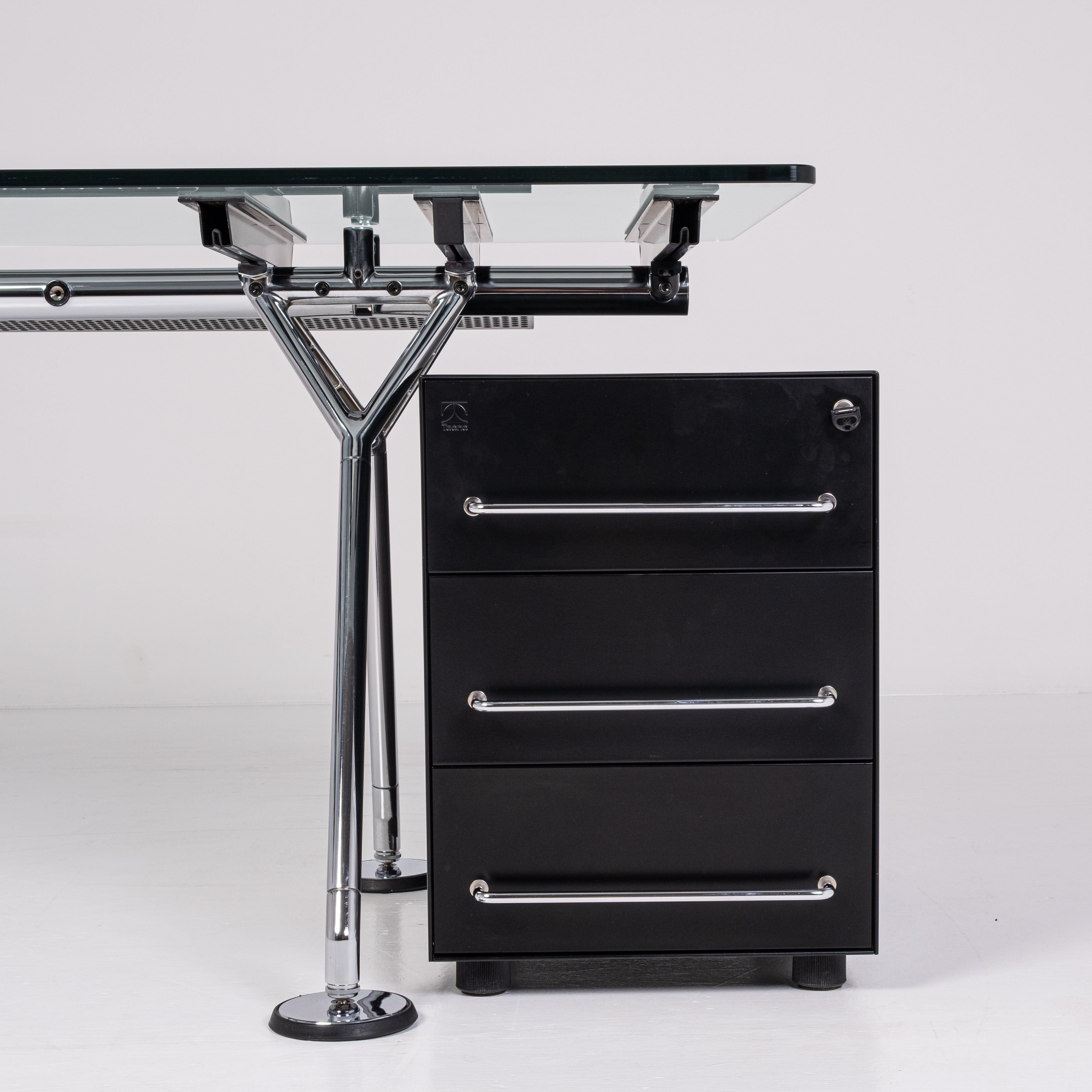 Bureau Nomos de Norman Foster pour Tecno