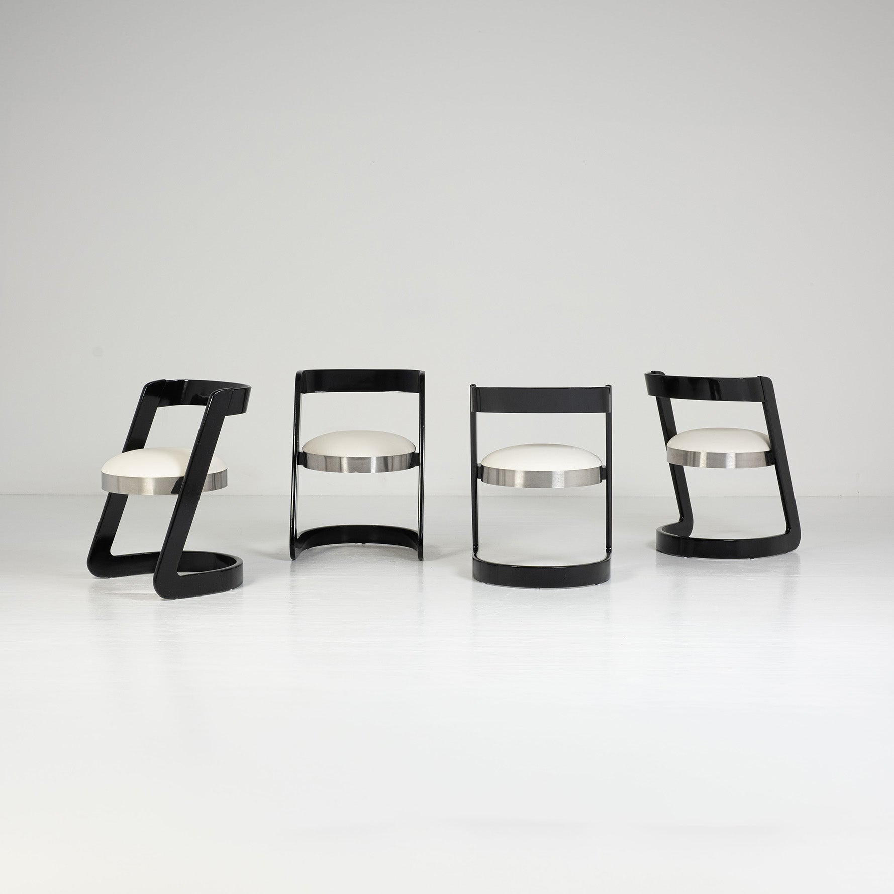 Set of cantilever chairs – designed by Willy Rizzo