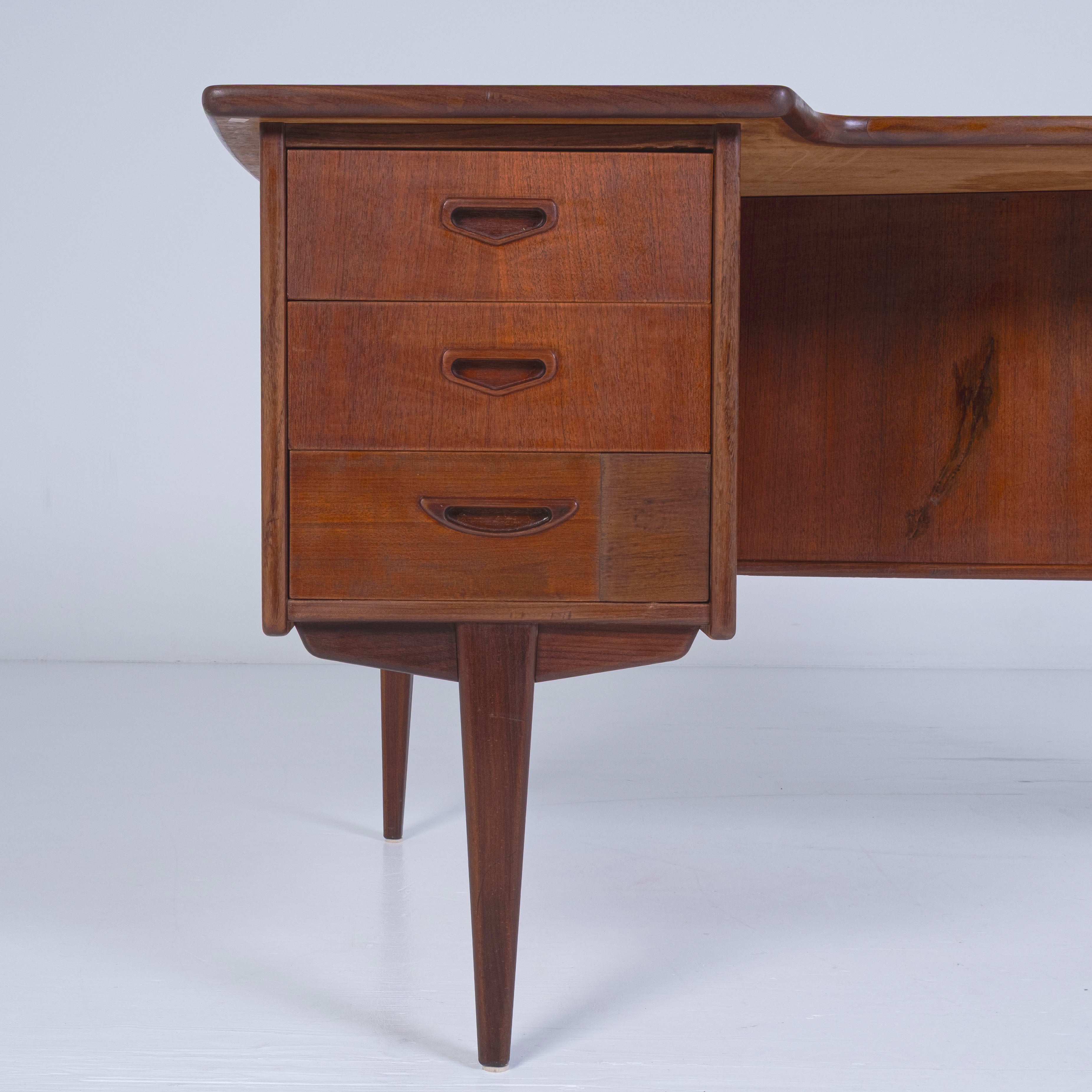 Scrivania Boomerang A10 – Design Scandinavo Anni ’60, Teak
