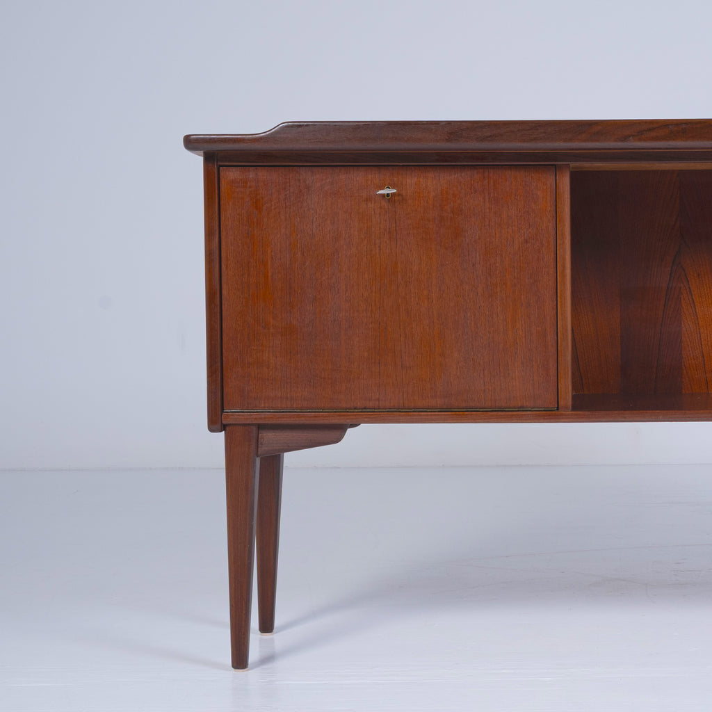 Scrivania Boomerang A10 – Design Scandinavo Anni ’60, Teak