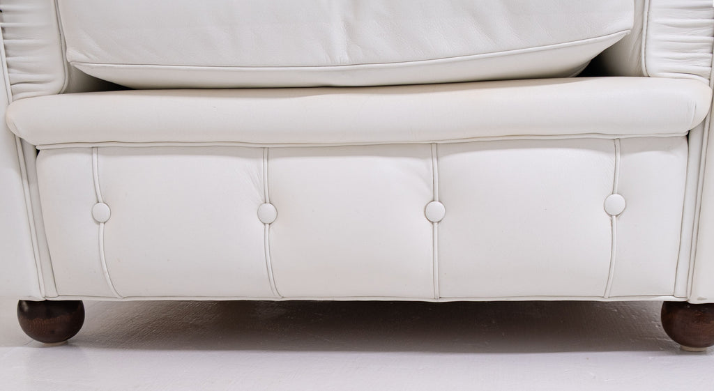 Paire de fauteuils Poltrona Frau Chester originaux – cuir blanc – capitonnés – vintage