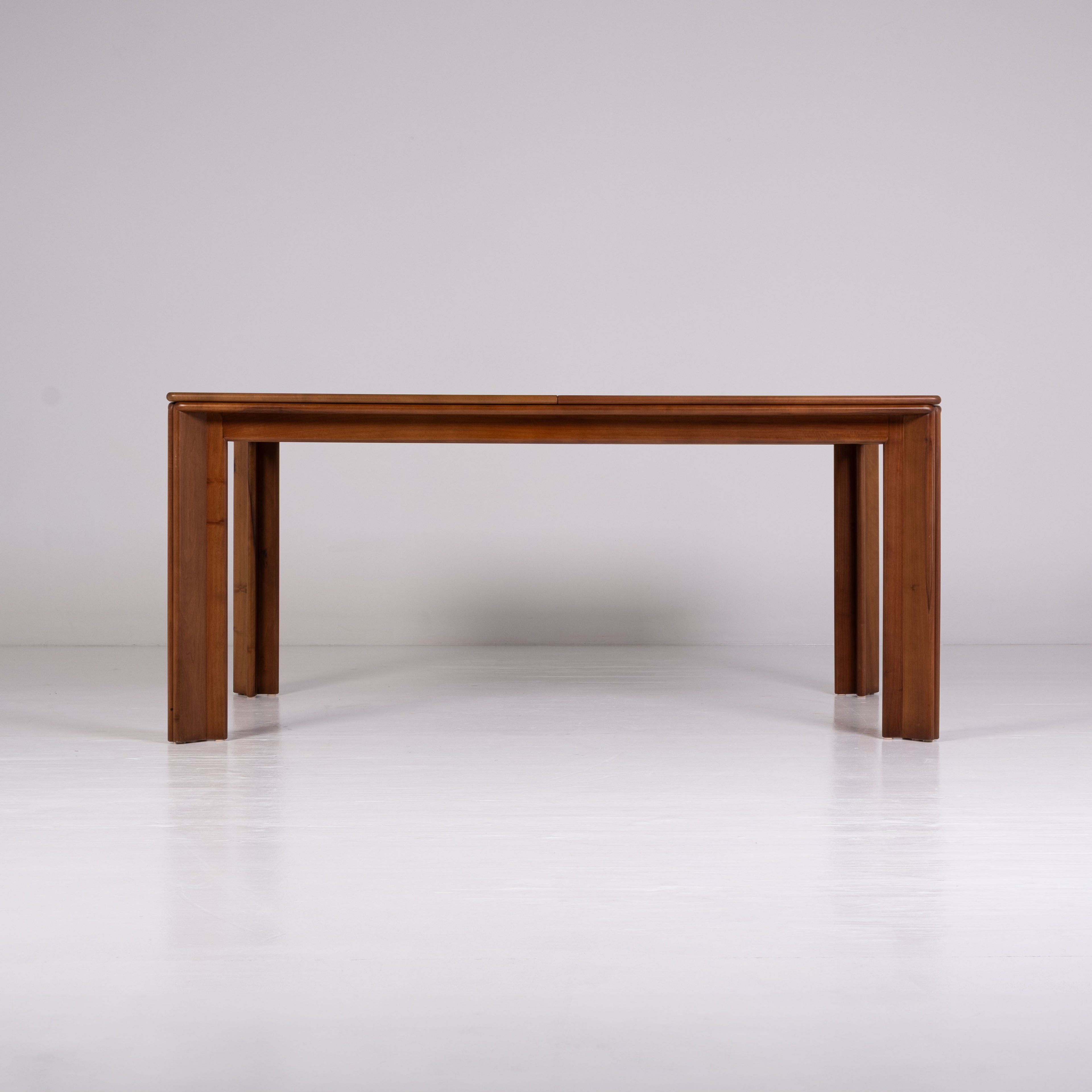 Tavolo Mou di Afra e Tobia Scarpa per Molteni