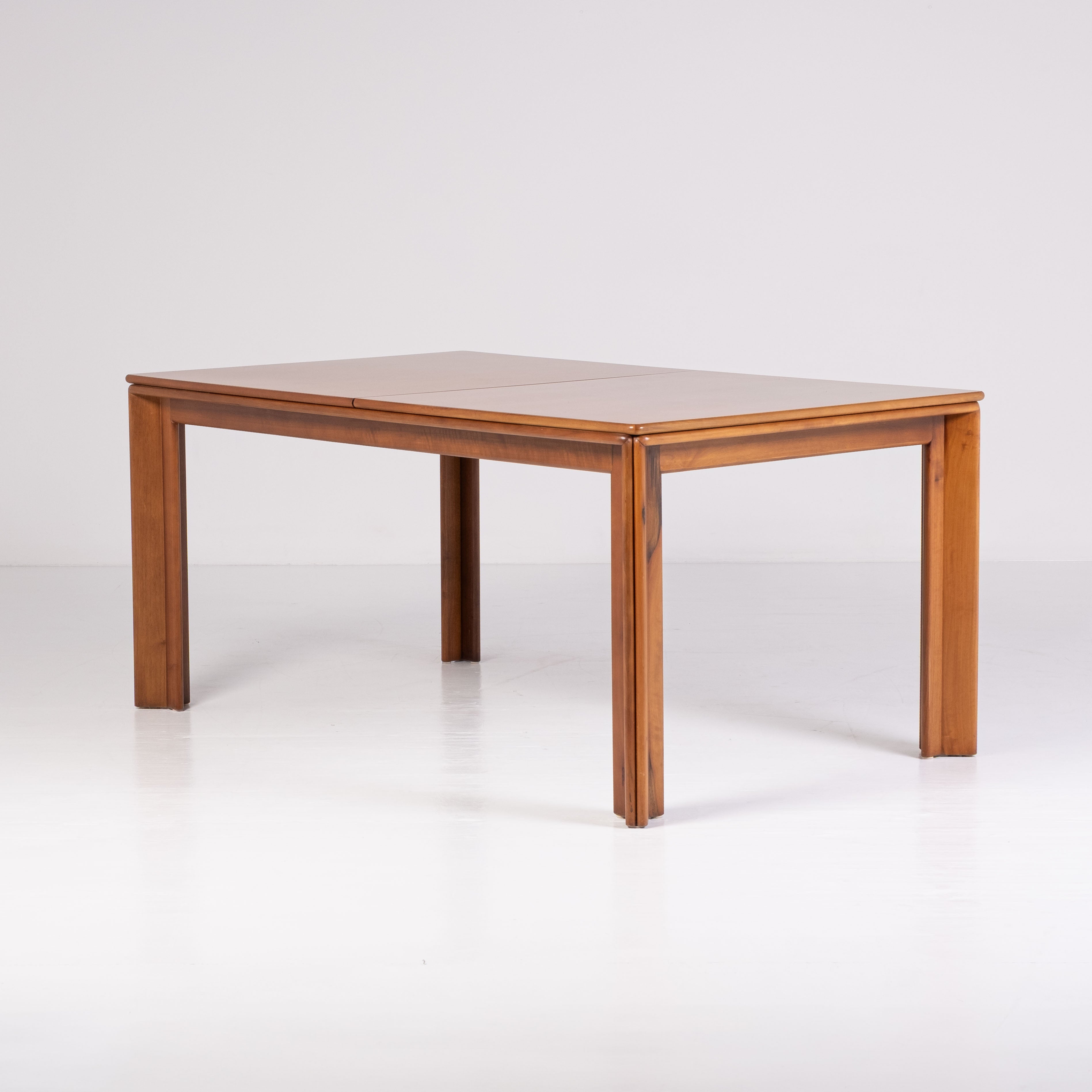 Mou table by Afra and Tobia Scarpa for Molteni