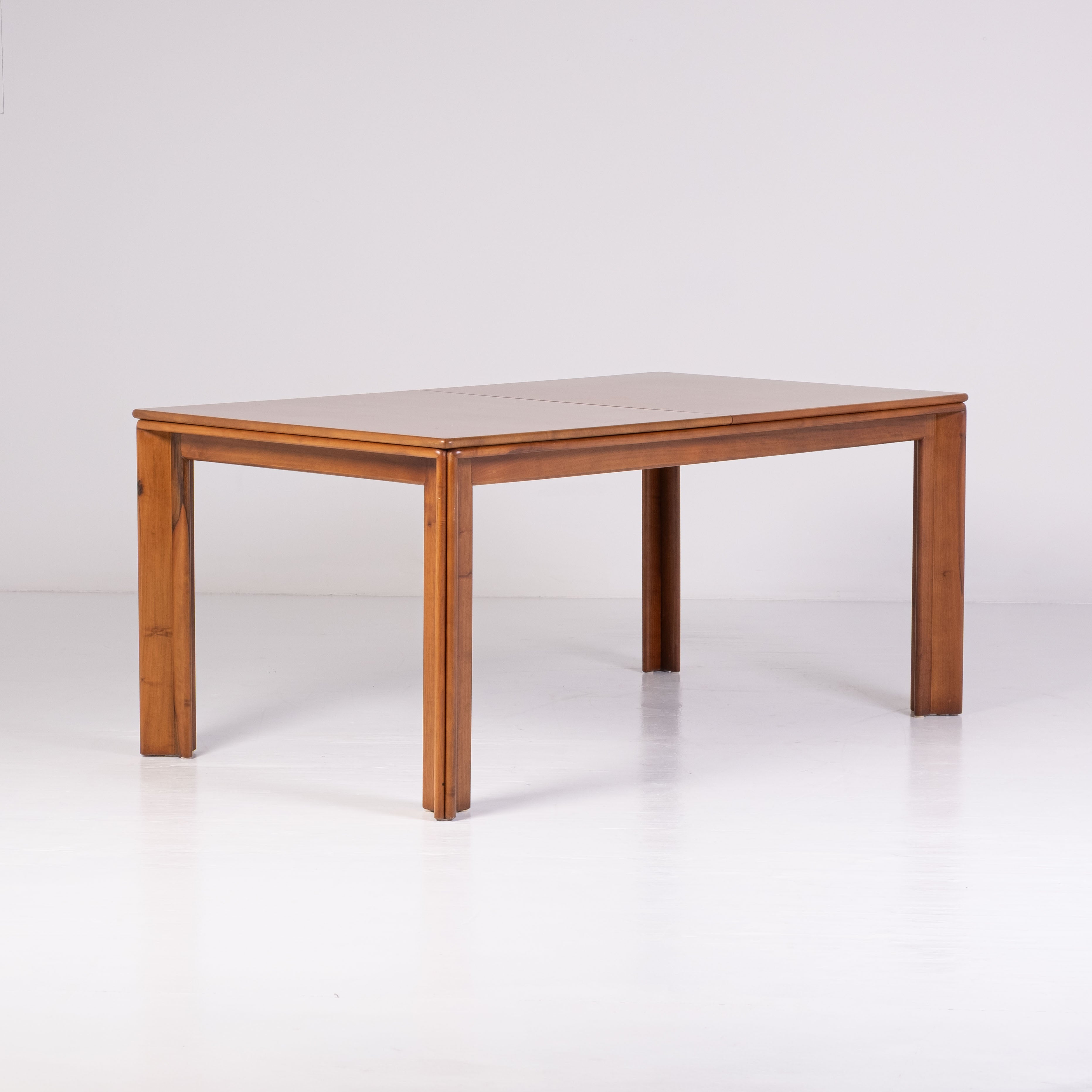 Mou table by Afra and Tobia Scarpa for Molteni