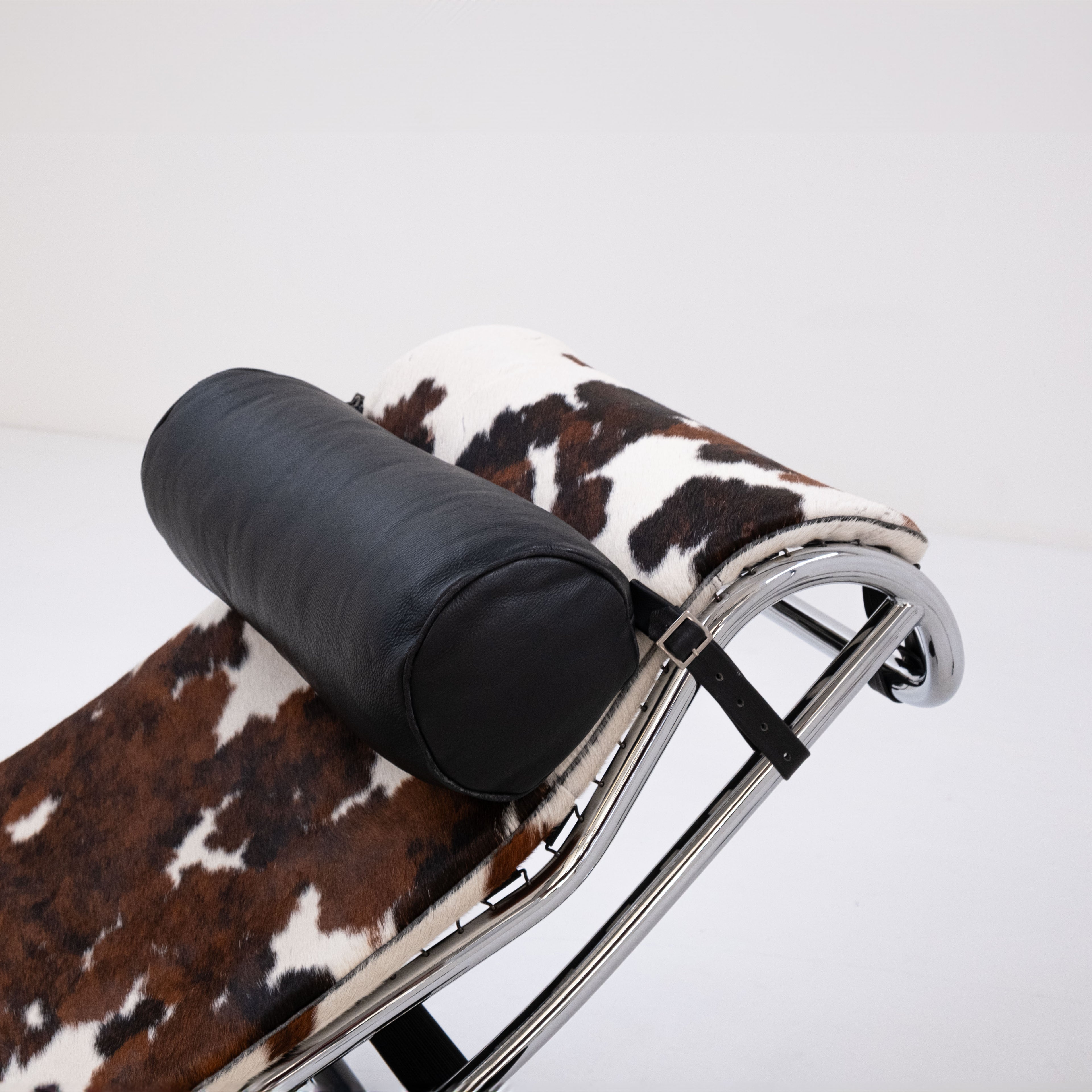 Chaise Longue LC4 di Le Corbusier, Pierre Jeanneret e Charlotte Perriand per Alivar