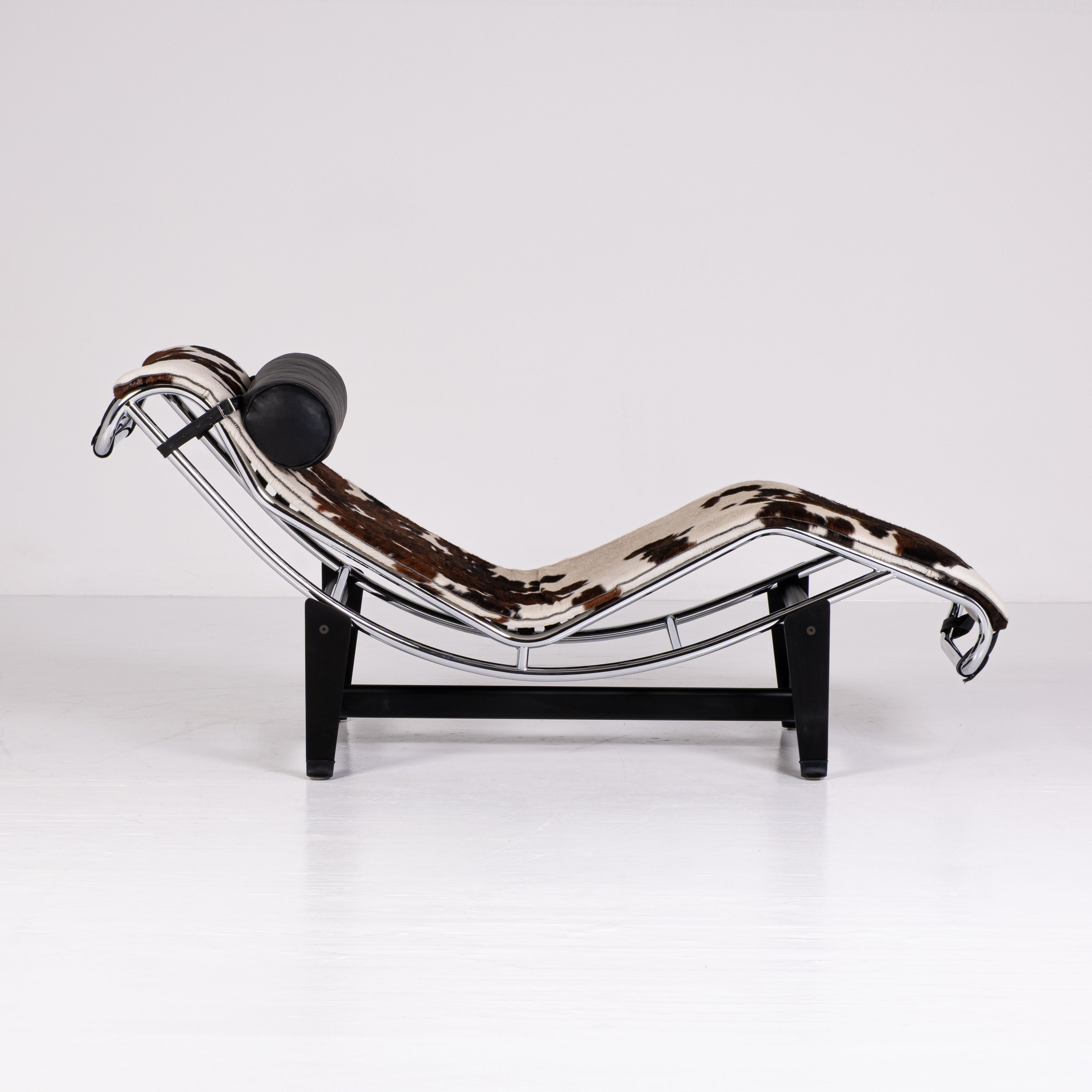 Chaise Longue LC4 di Le Corbusier, Pierre Jeanneret e Charlotte Perriand per Alivar