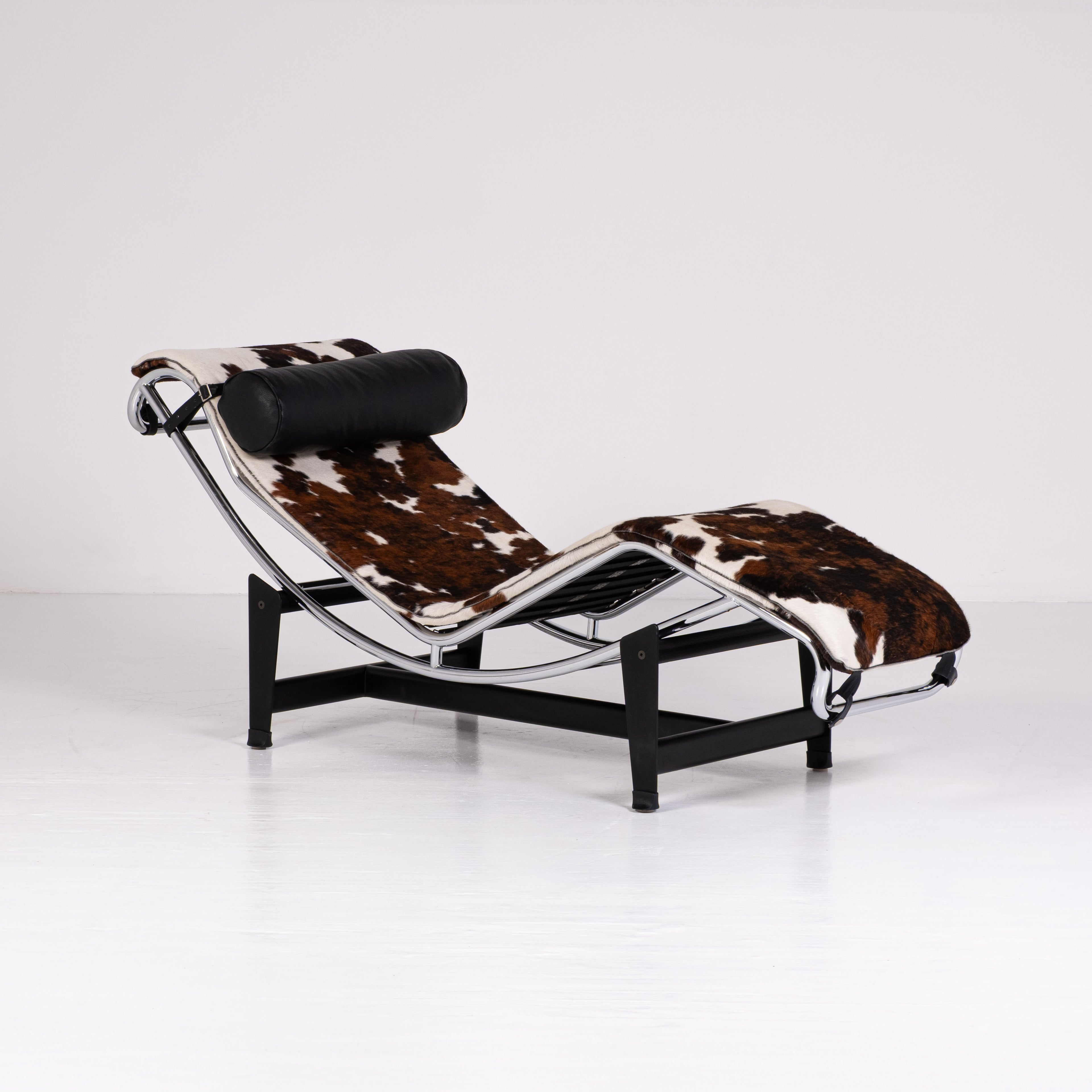 Chaise Longue LC4 di Le Corbusier, Pierre Jeanneret e Charlotte Perriand per Alivar