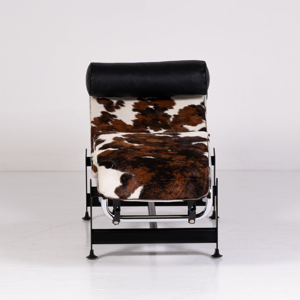 Chaise Longue LC4 di Le Corbusier, Pierre Jeanneret e Charlotte Perriand per Alivar