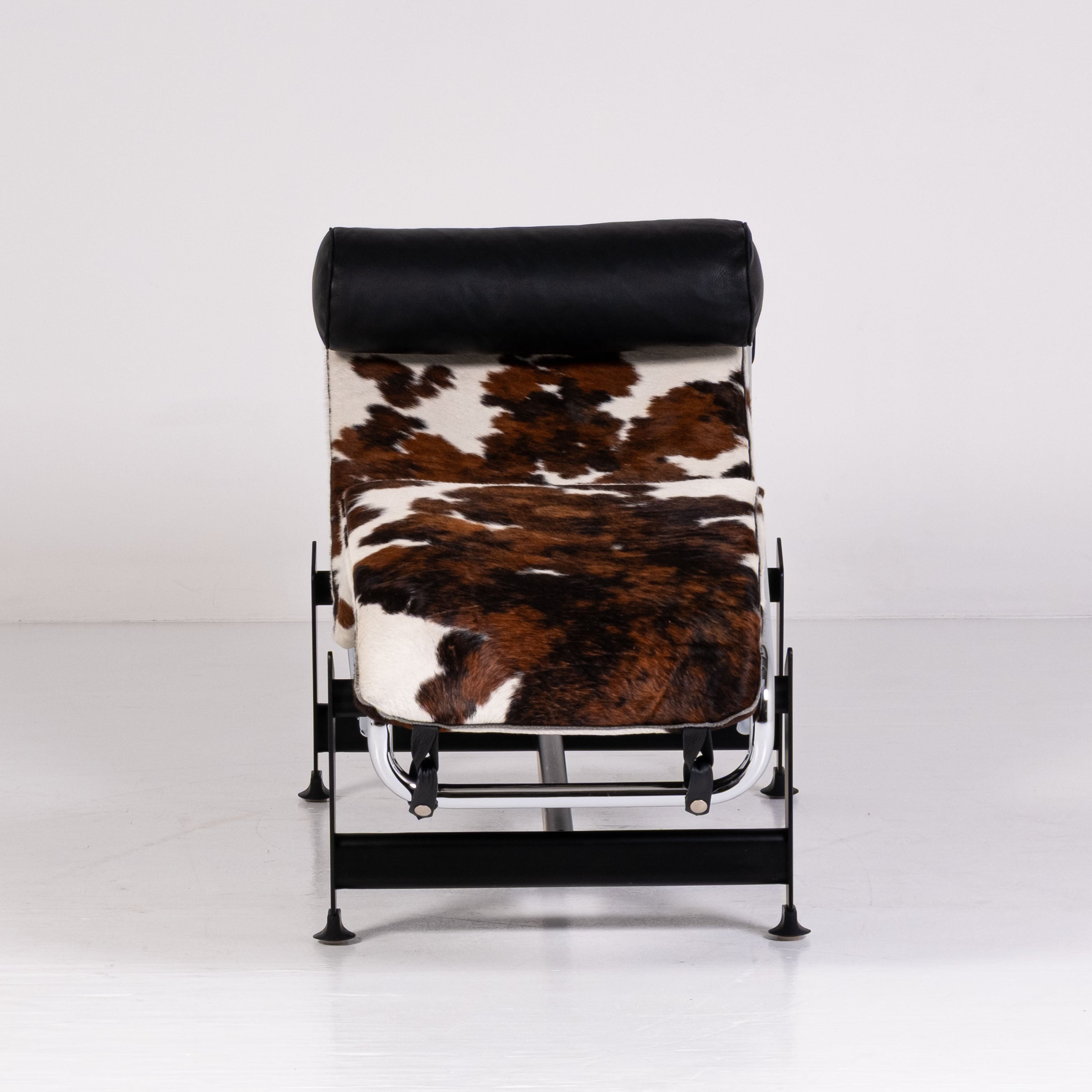 Chaise Longue LC4 di Le Corbusier, Pierre Jeanneret e Charlotte Perriand per Alivar