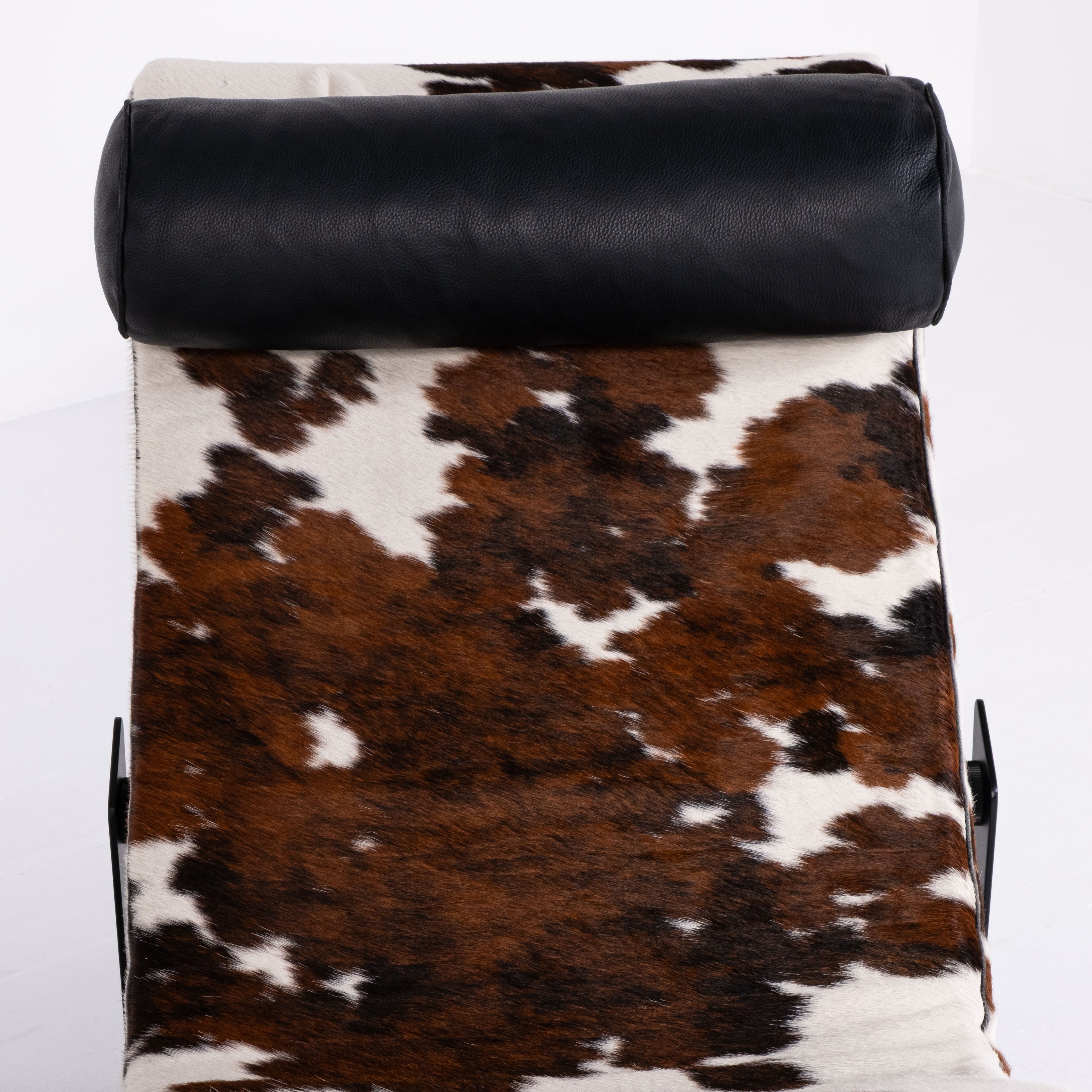 Chaise Longue LC4 di Le Corbusier, Pierre Jeanneret e Charlotte Perriand per Alivar