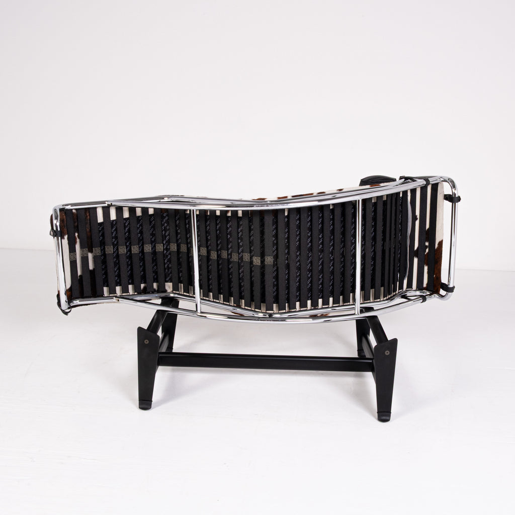 Chaise Longue LC4 di Le Corbusier, Pierre Jeanneret e Charlotte Perriand per Alivar