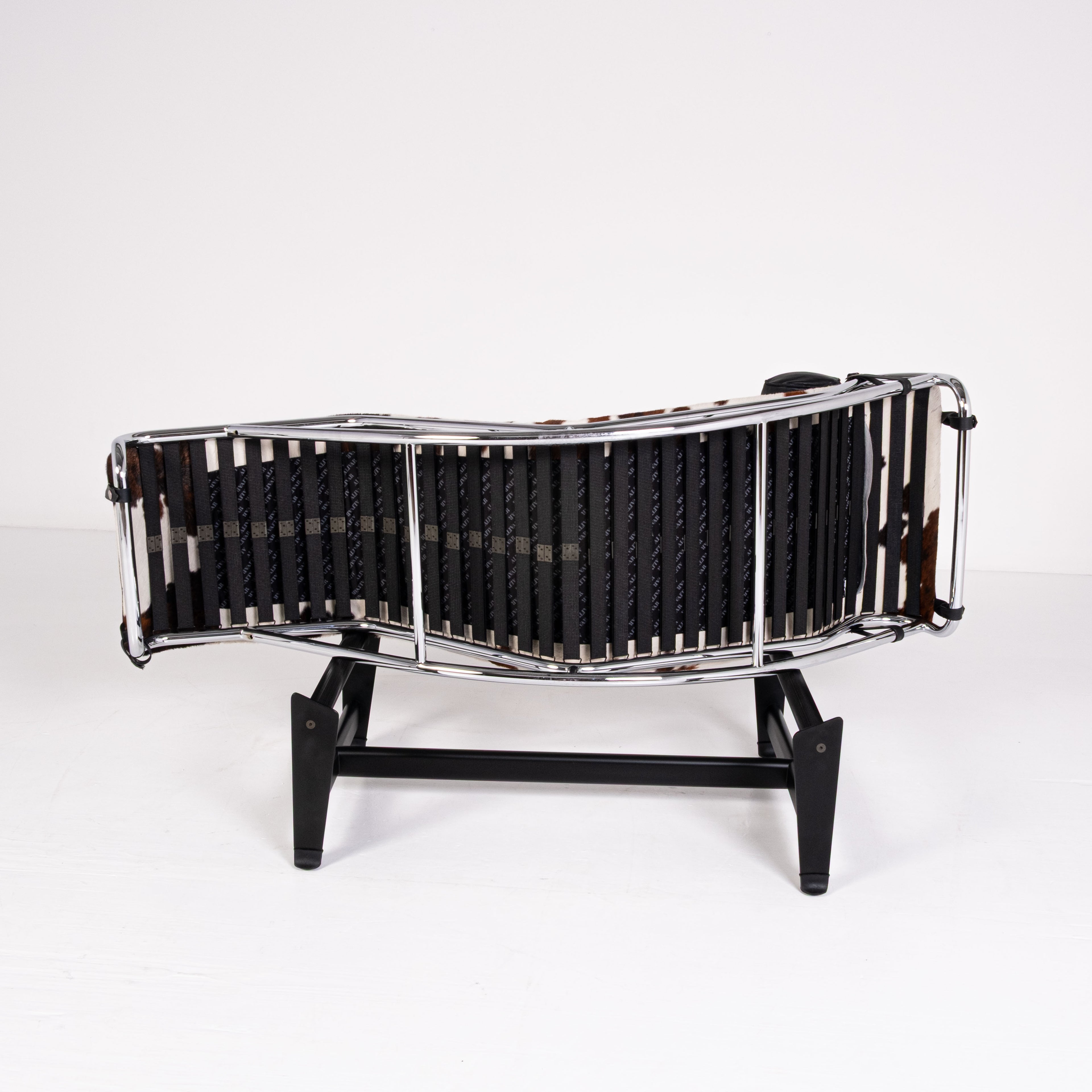 Chaise Longue LC4 di Le Corbusier, Pierre Jeanneret e Charlotte Perriand per Alivar