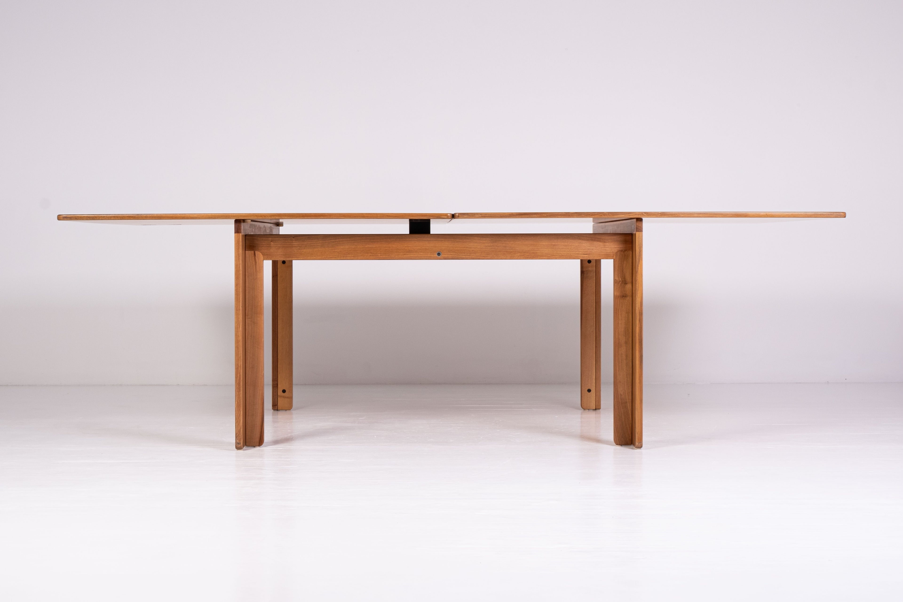 Tavolo 778 di Afra e Tobia Scarpa per Cassina