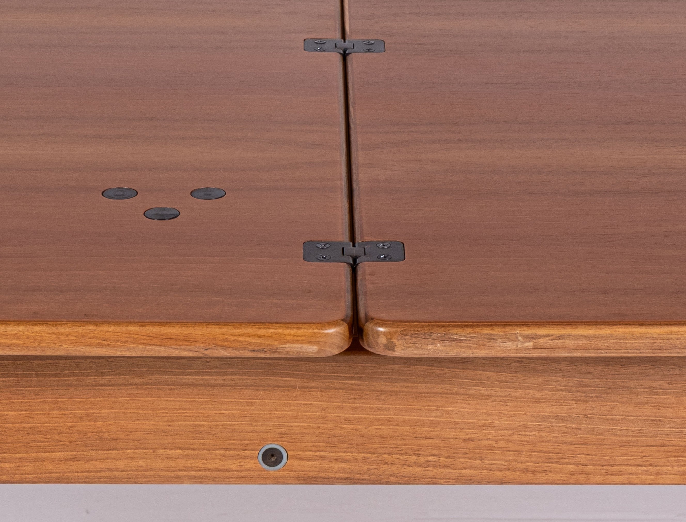 Tavolo 778 di Afra e Tobia Scarpa per Cassina