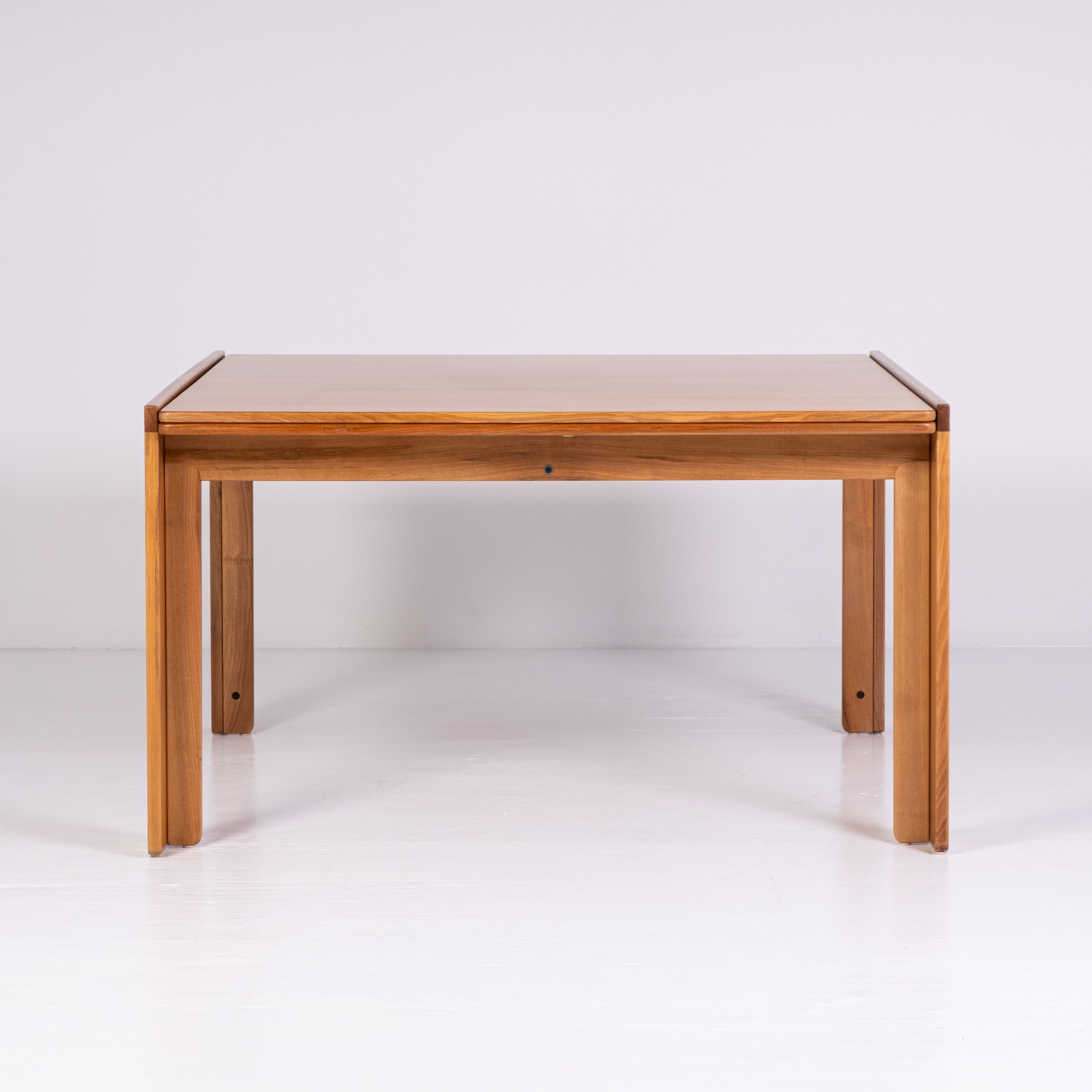 Tavolo 778 di Afra e Tobia Scarpa per Cassina