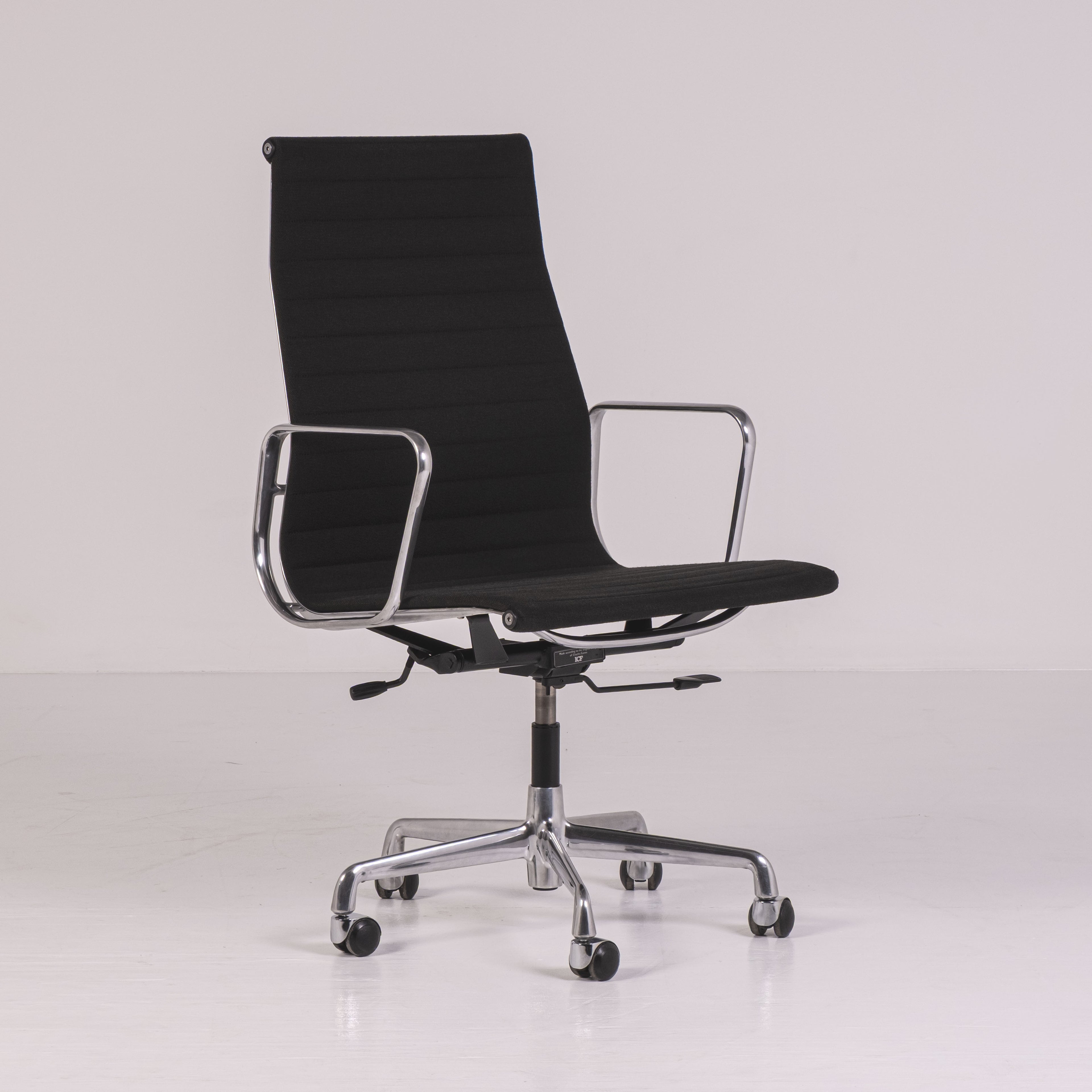 Aluminium Chair EA 119 by Charles Eames and Ray Eames for ICF