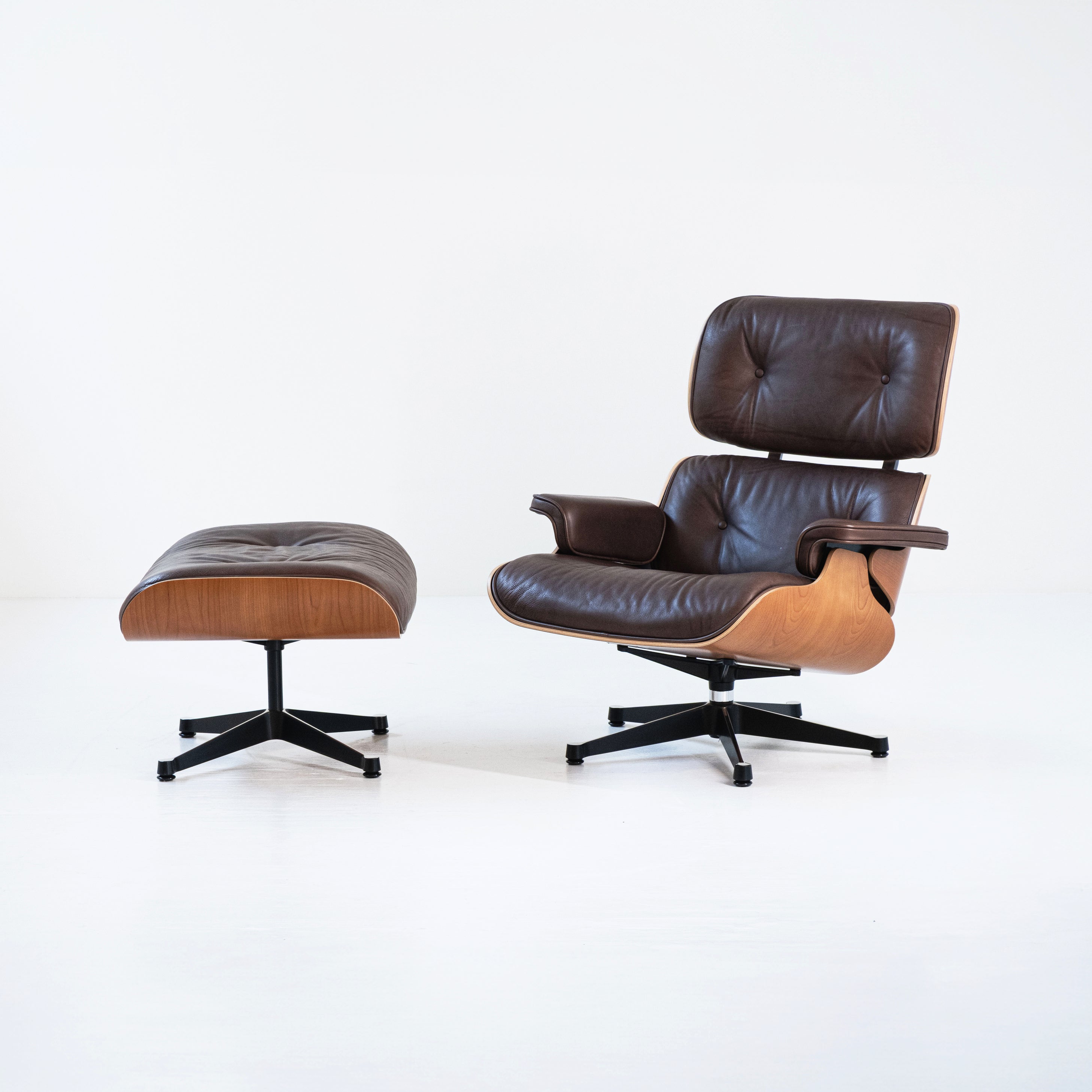 Lounge Chair & Ottoman – Charles & Ray Eames for Vitra