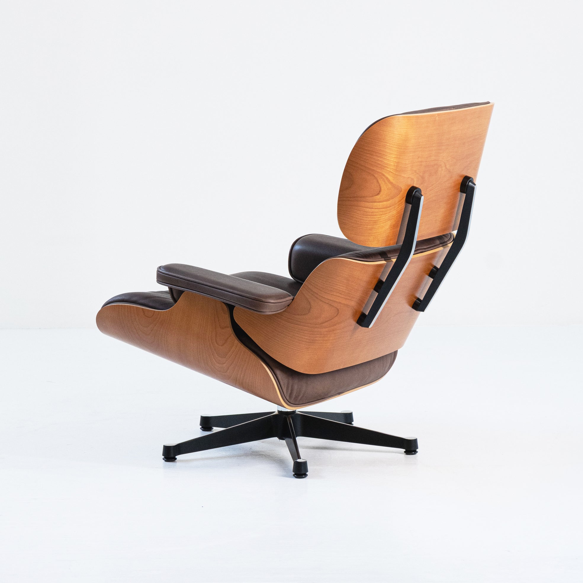 Lounge Chair & Ottoman – Charles & Ray Eames for Vitra