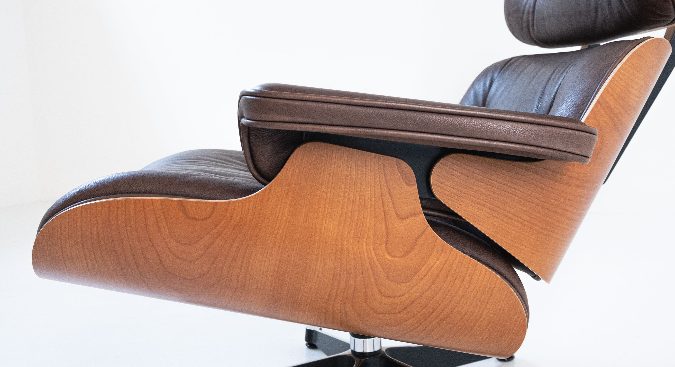 Lounge Chair & Ottoman – Charles & Ray Eames for Vitra