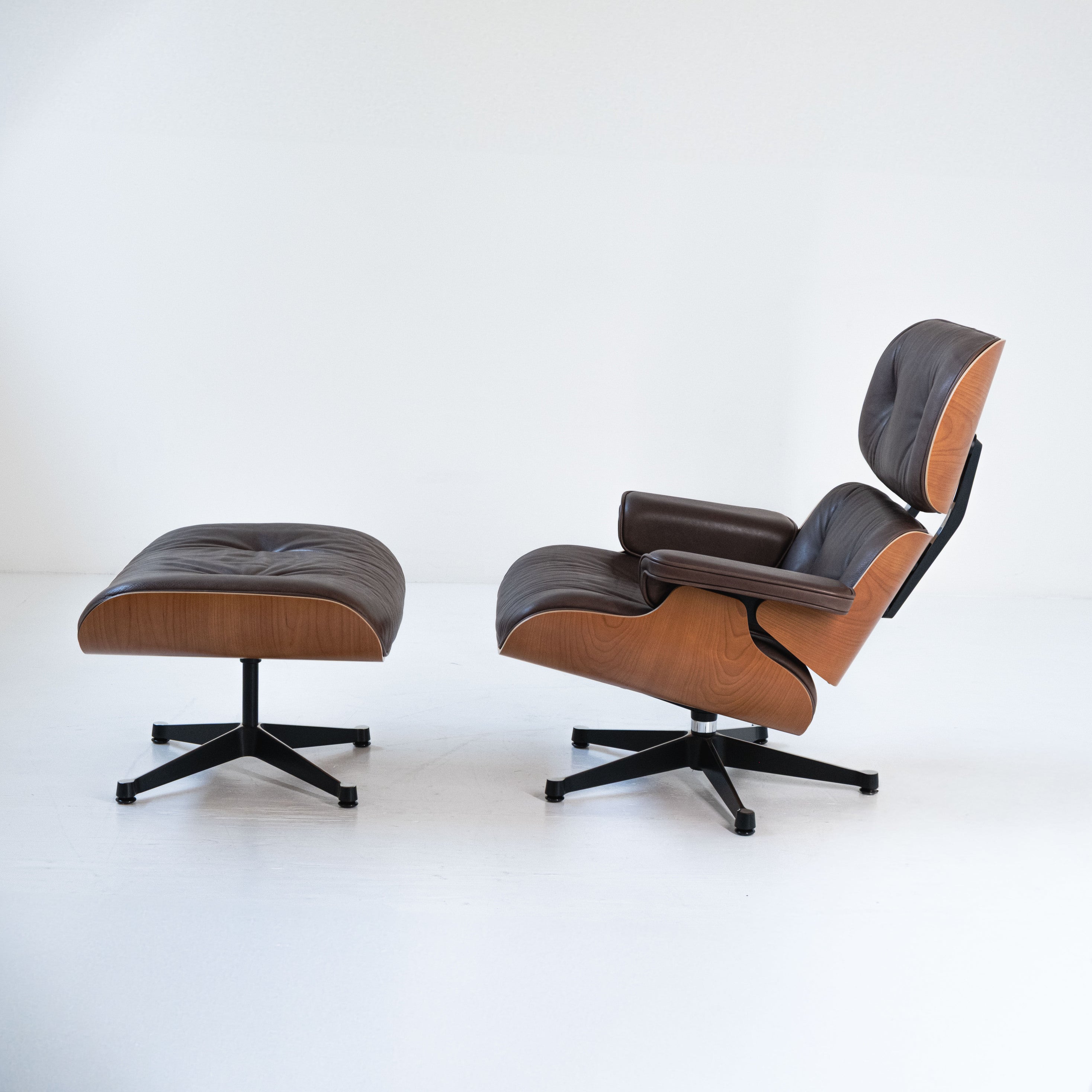 Lounge Chair & Ottoman – Charles & Ray Eames for Vitra