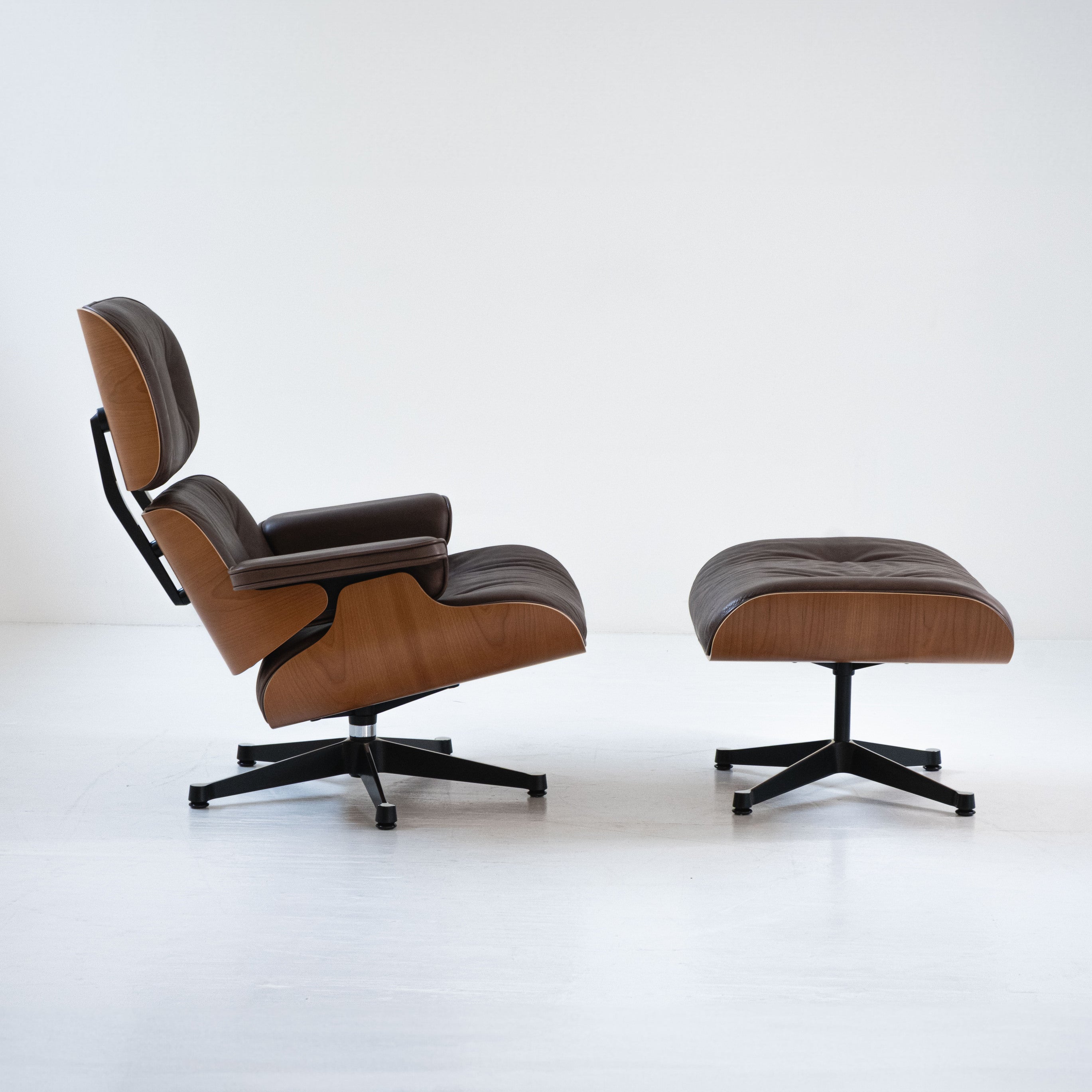 Lounge Chair & Ottoman – Charles & Ray Eames for Vitra