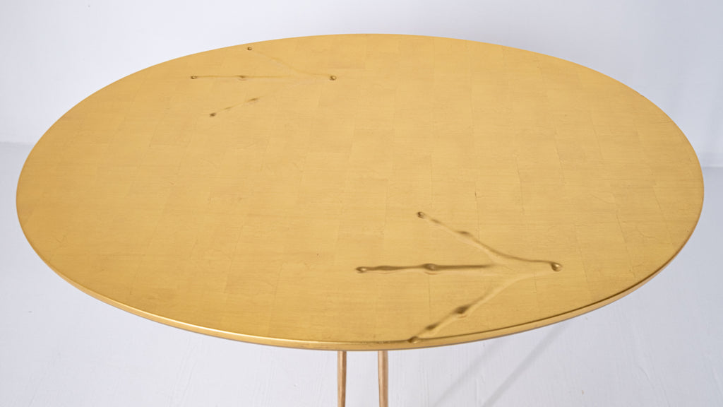 Tavolino Traccia di Meret Oppenheim per Cassina – Icona Surrealista del Design