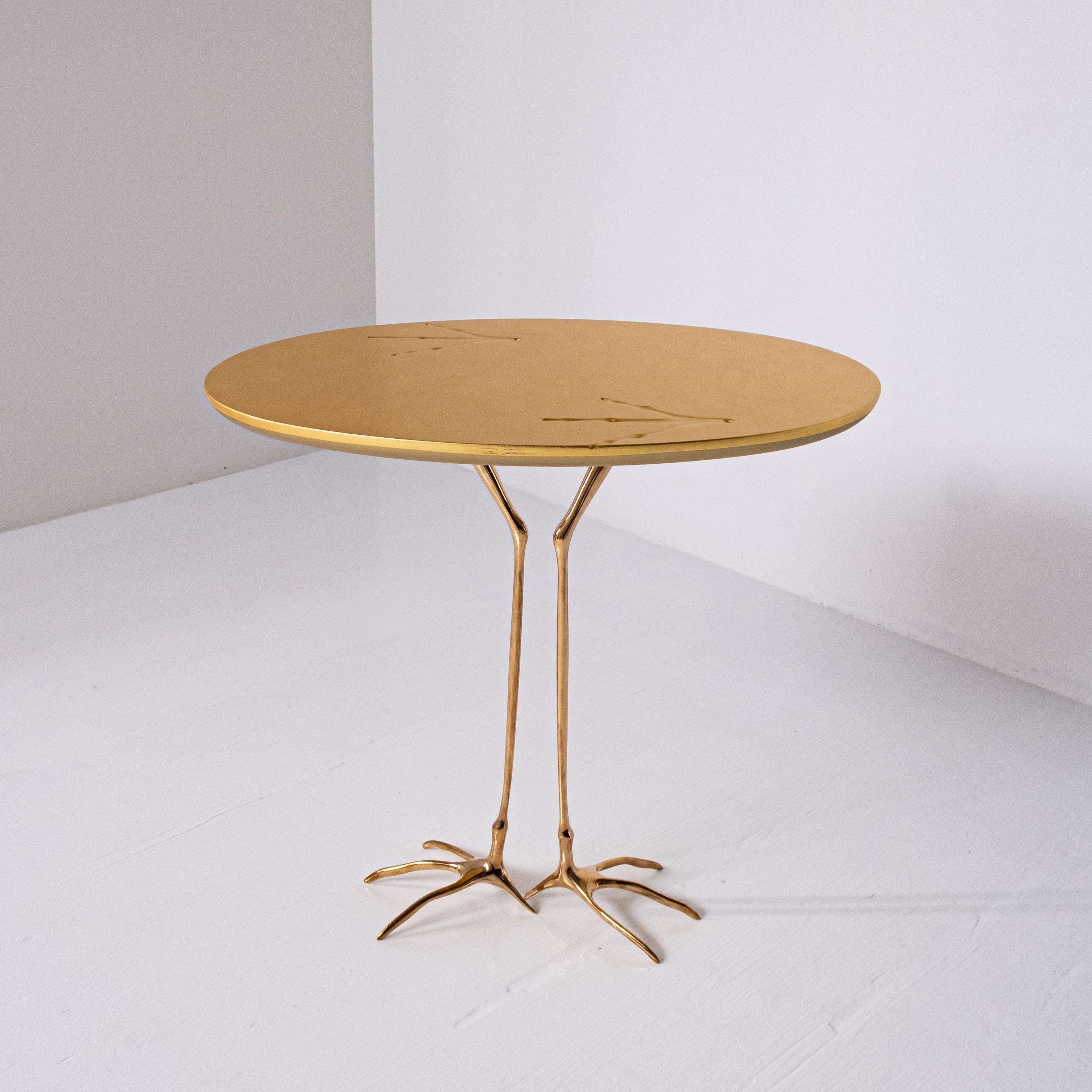 Tavolino Traccia di Meret Oppenheim per Cassina – Icona Surrealista del Design
