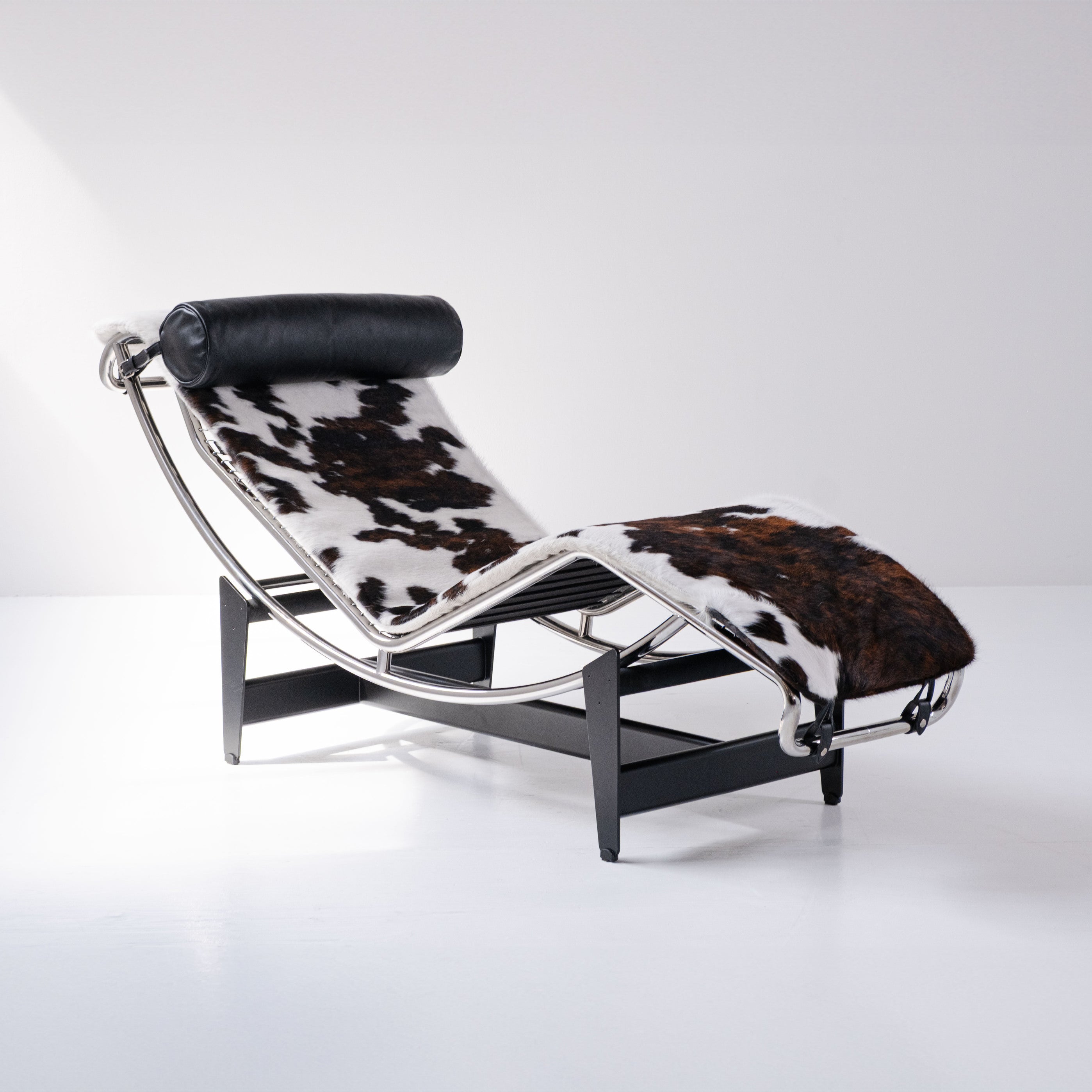 LC4 Chaise Longue by Le Corbusier, Pierre Jeanneret and Charlotte Perriand for Alivar