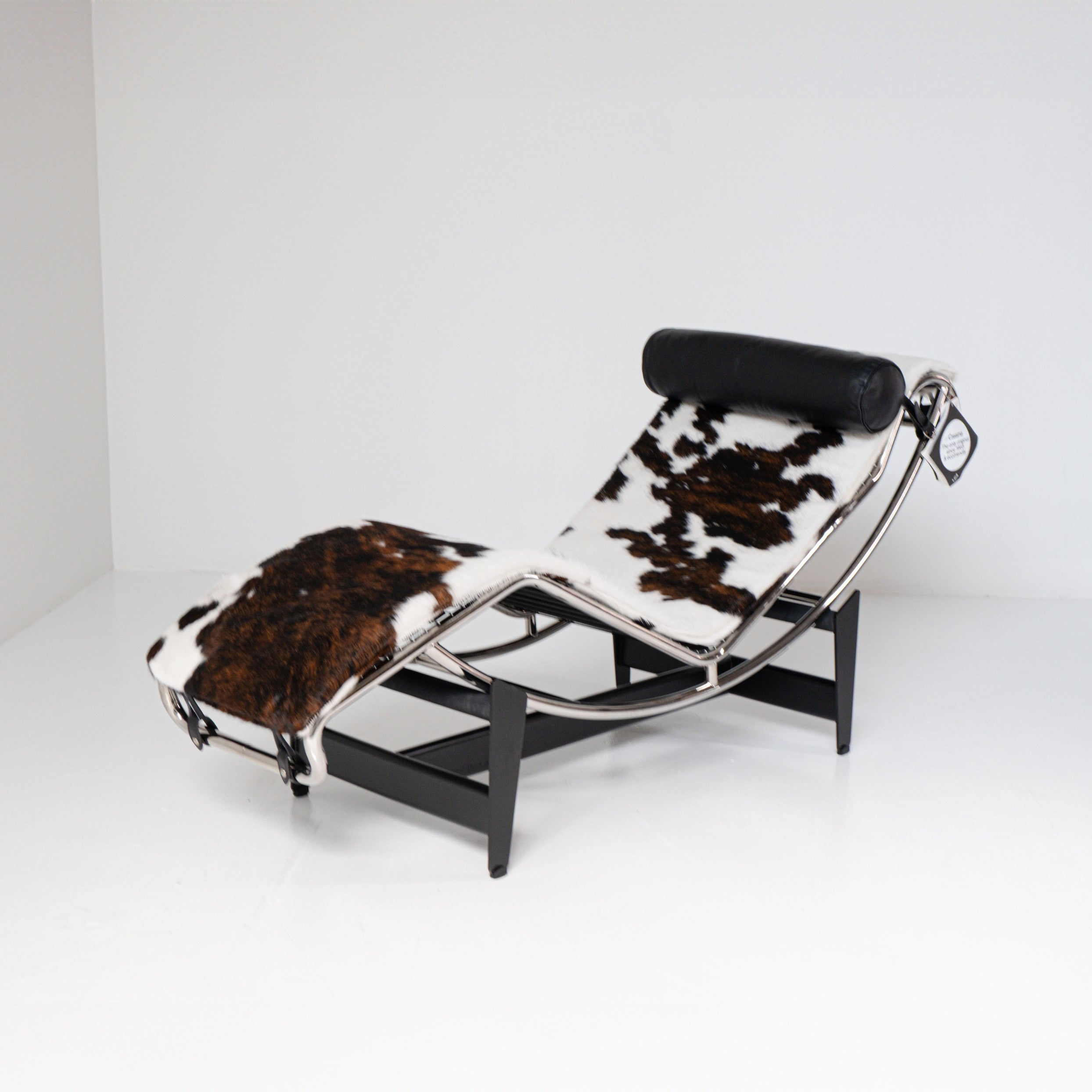 Chaise Longue LC4 di Le Corbusier, Pierre Jeanneret e Charlotte Perriand per Alivar