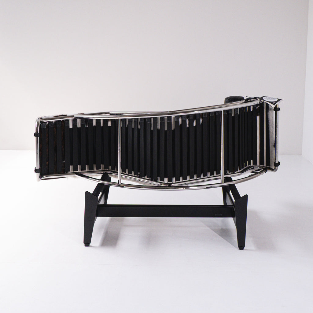Chaise Longue LC4 di Le Corbusier, Pierre Jeanneret e Charlotte Perriand per Alivar