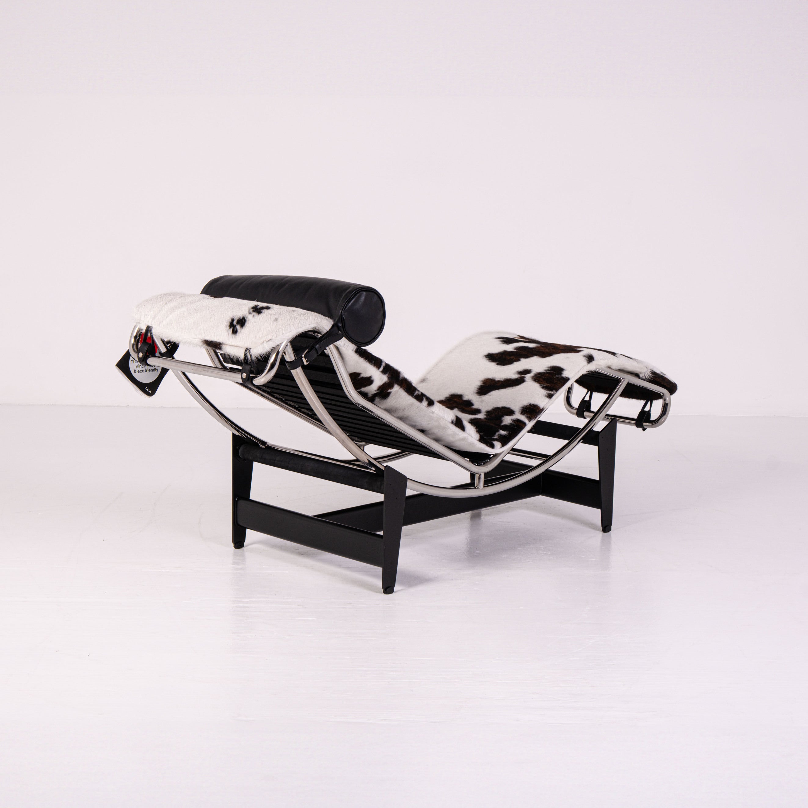 Chaise Longue LC4 di Le Corbusier, Pierre Jeanneret e Charlotte Perriand per Alivar