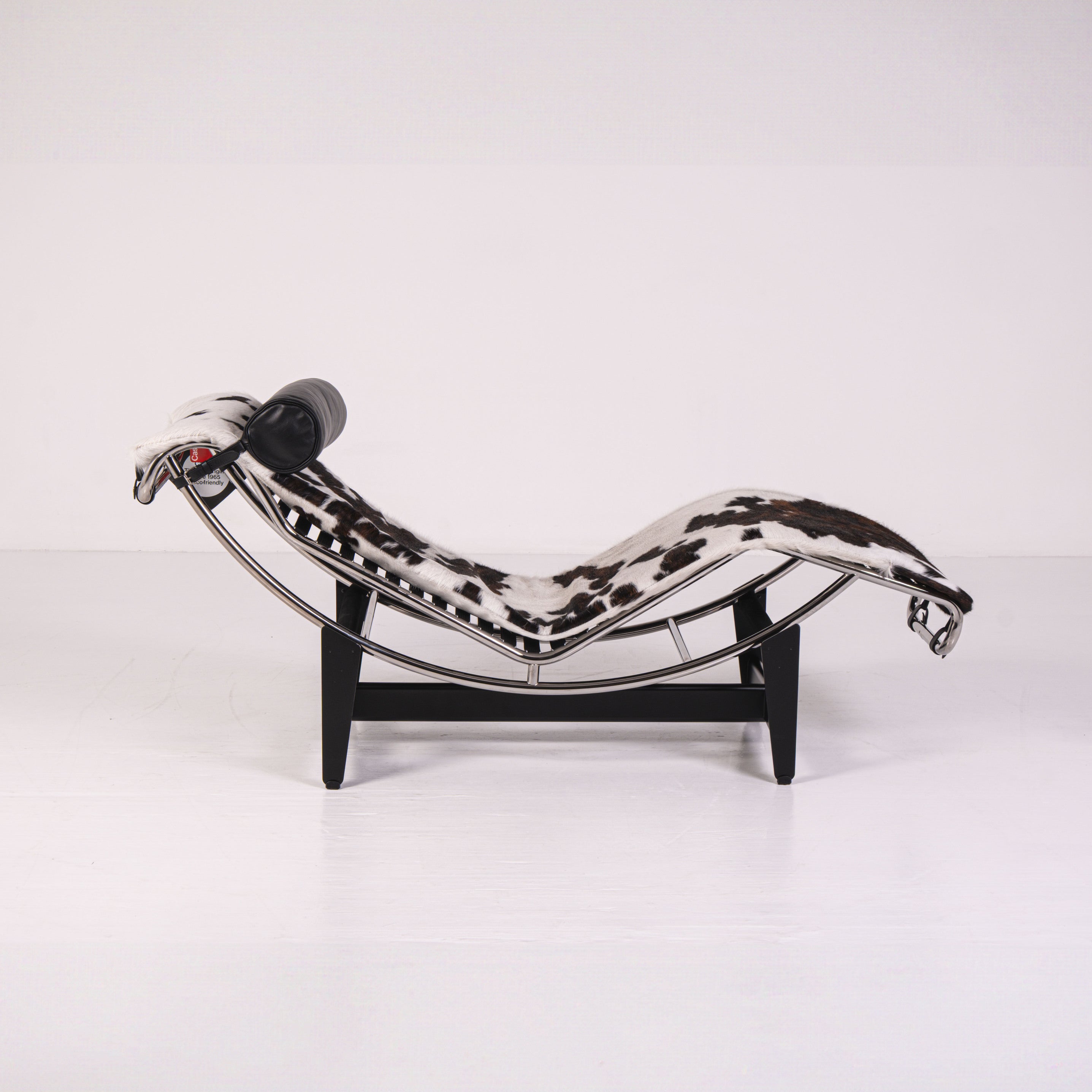 Chaise Longue LC4 di Le Corbusier, Pierre Jeanneret e Charlotte Perriand per Alivar