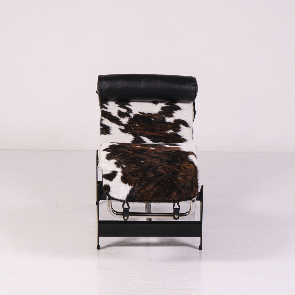 Chaise Longue LC4 di Le Corbusier, Pierre Jeanneret e Charlotte Perriand per Alivar