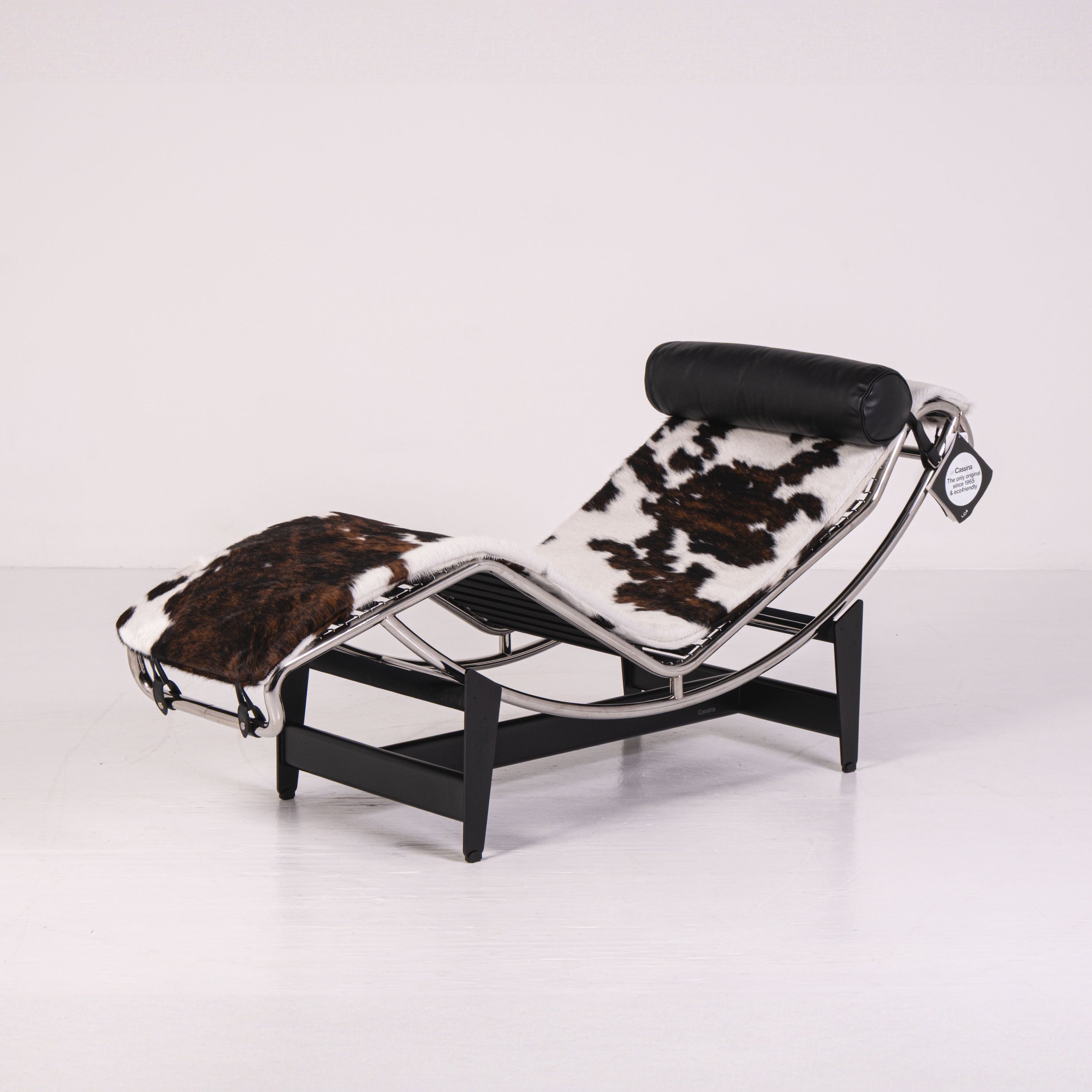 Chaise Longue LC4 di Le Corbusier, Pierre Jeanneret e Charlotte Perriand per Alivar
