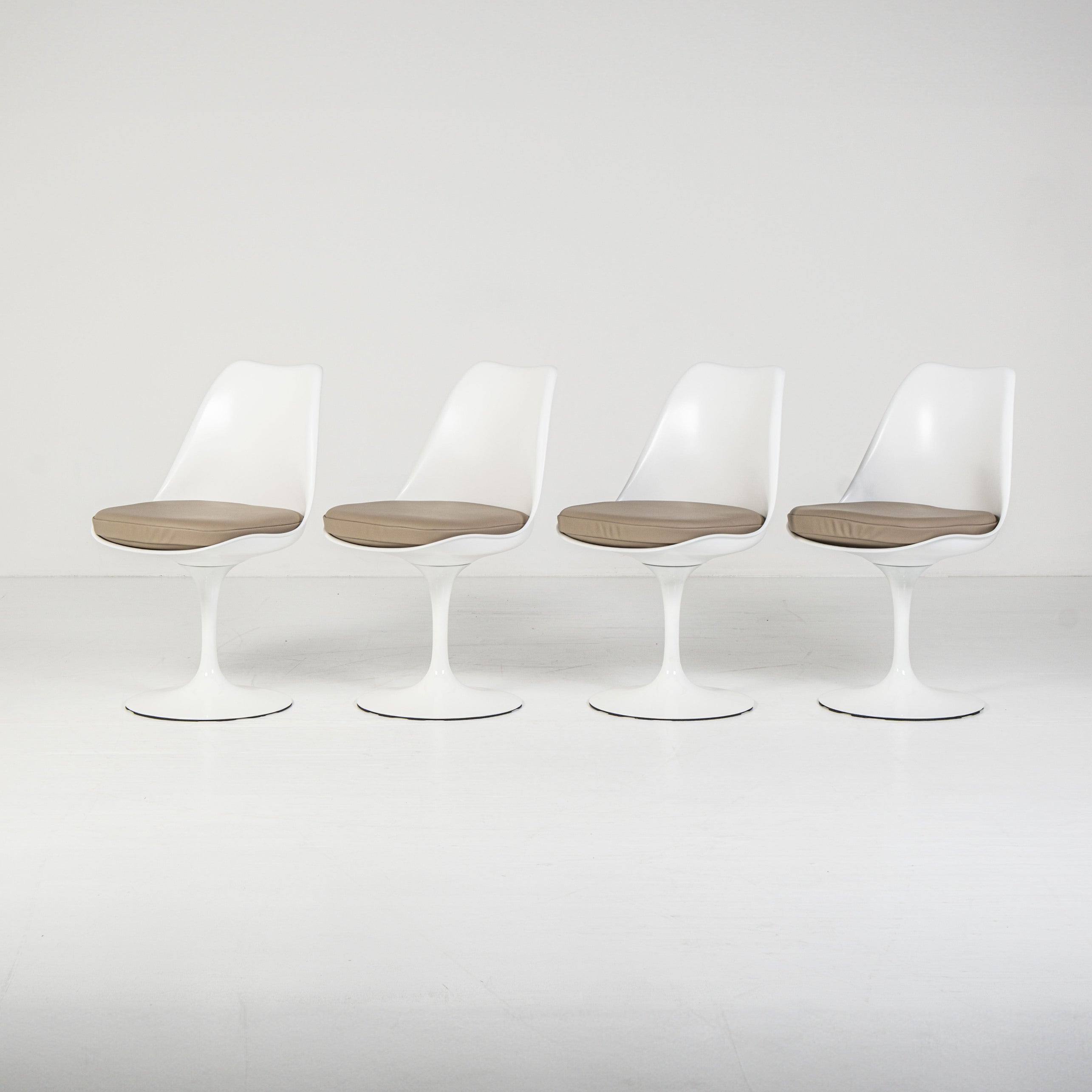 Knoll - Eero Saarinen - Chaise (4) - Chaise Tulipe - Aluminium, Tissu
