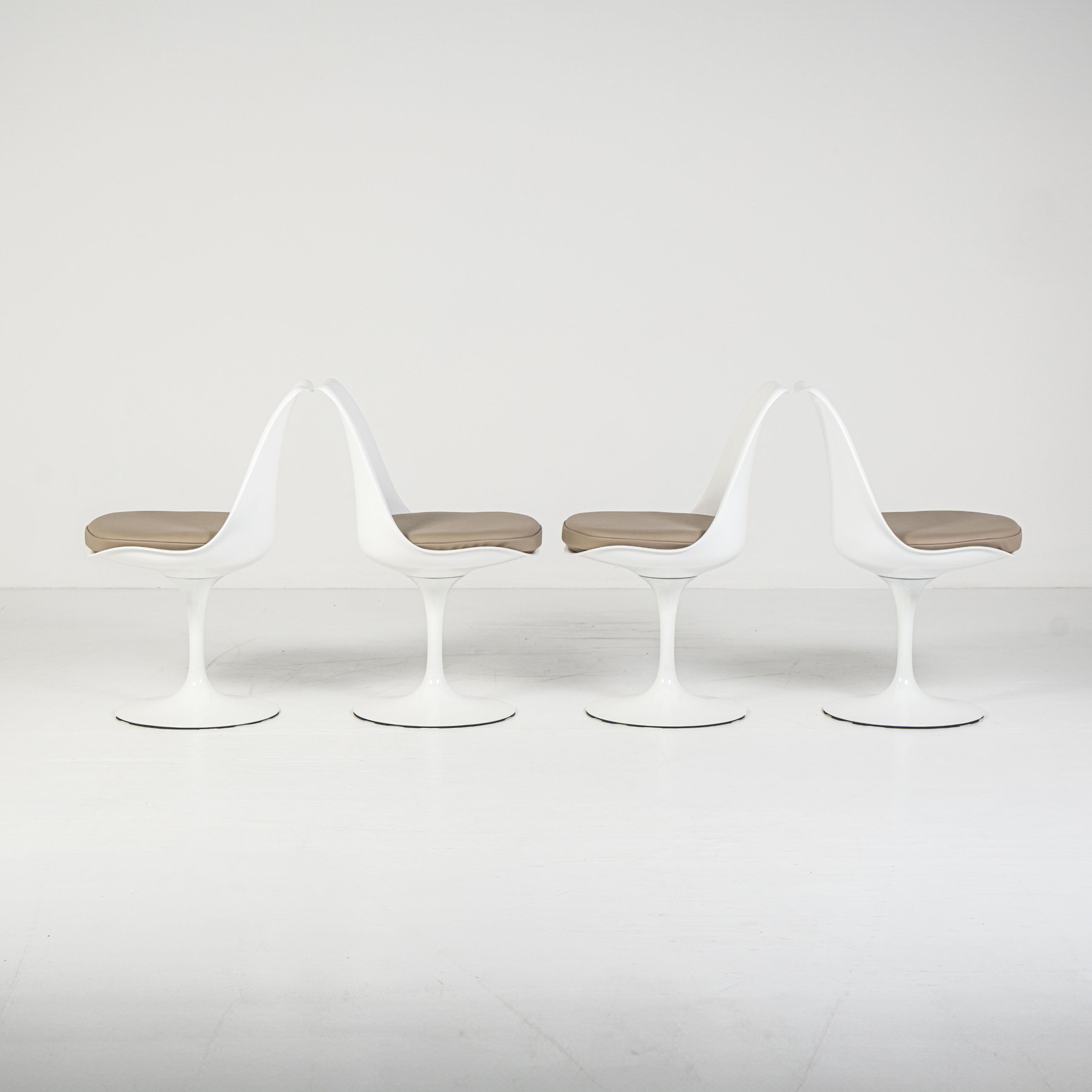 Knoll - Eero Saarinen - Chaise (4) - Chaise Tulipe - Aluminium, Tissu